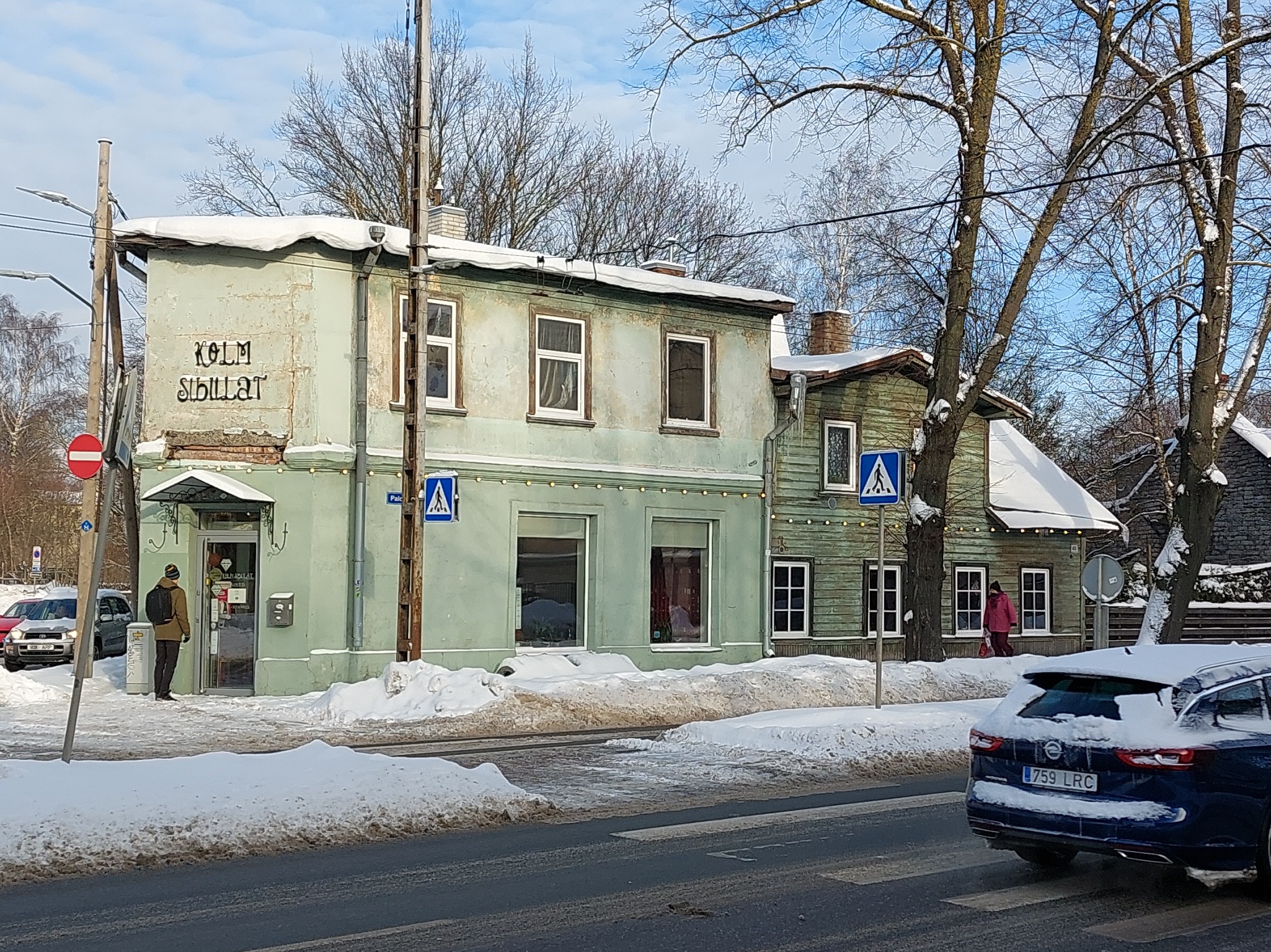 Pelgulinn: Paldiski mnt 40 elamu ja kauplus - tööstuskaubad ja kangad, hilisem restoran Kolm Sibulat rephoto