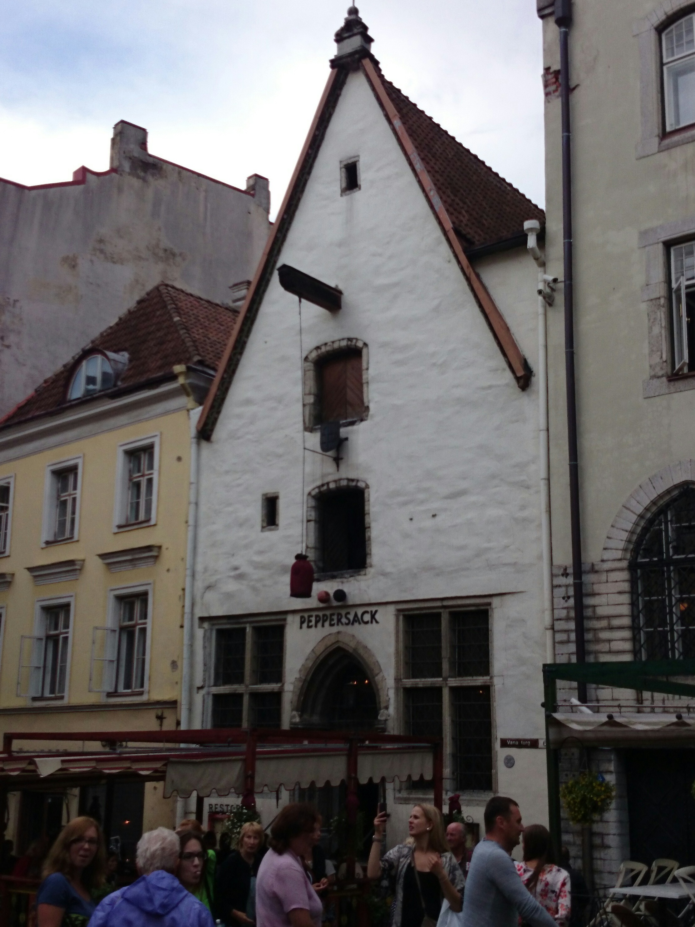 Tallinn, Vana turg 1, elamu 15. sajandist. rephoto