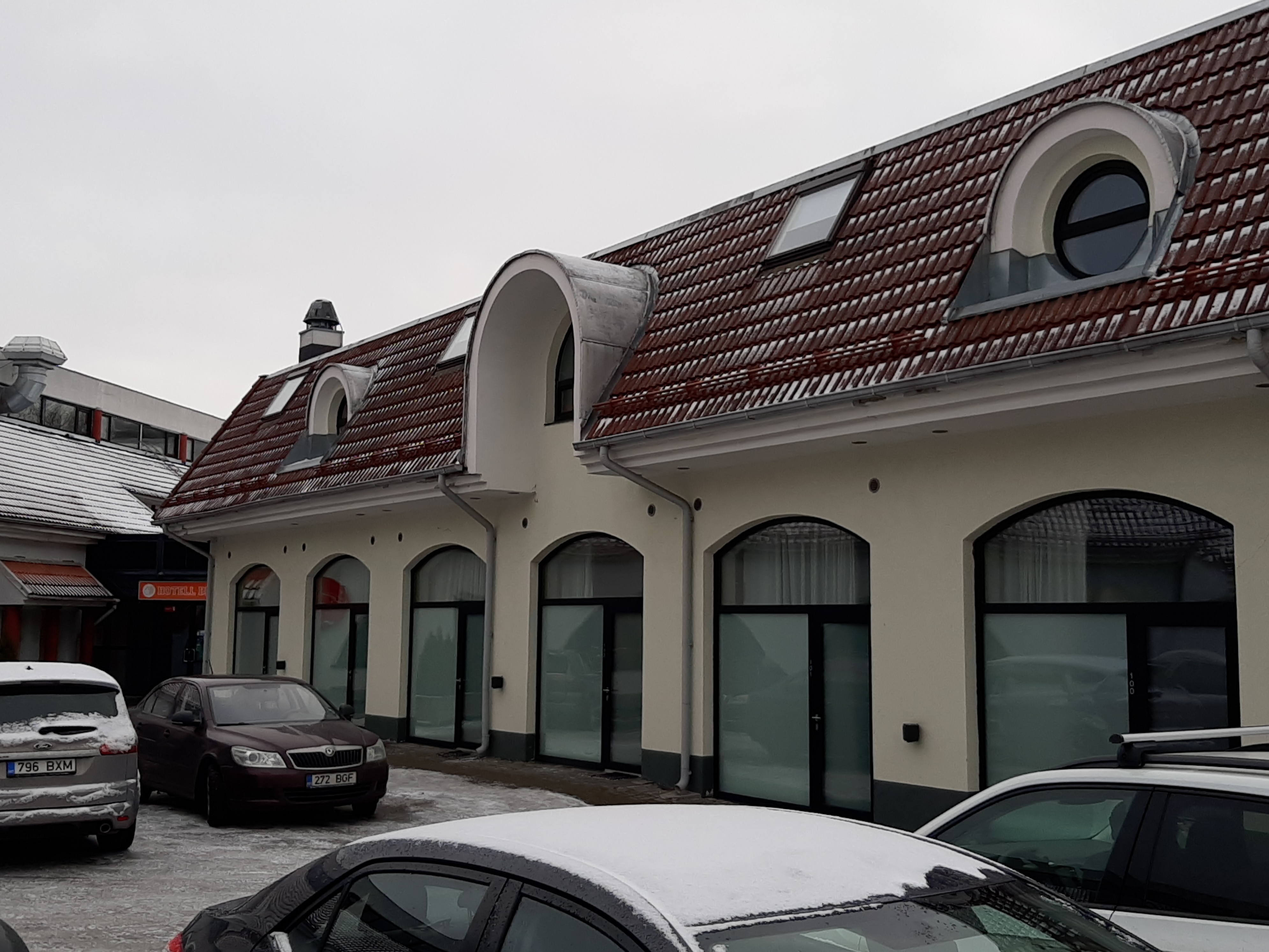 Ühiskondlik hoone, end Vanalinna EEV kompleks, vaade garaažidele. Arhitekt Kalle Rõõmus rephoto