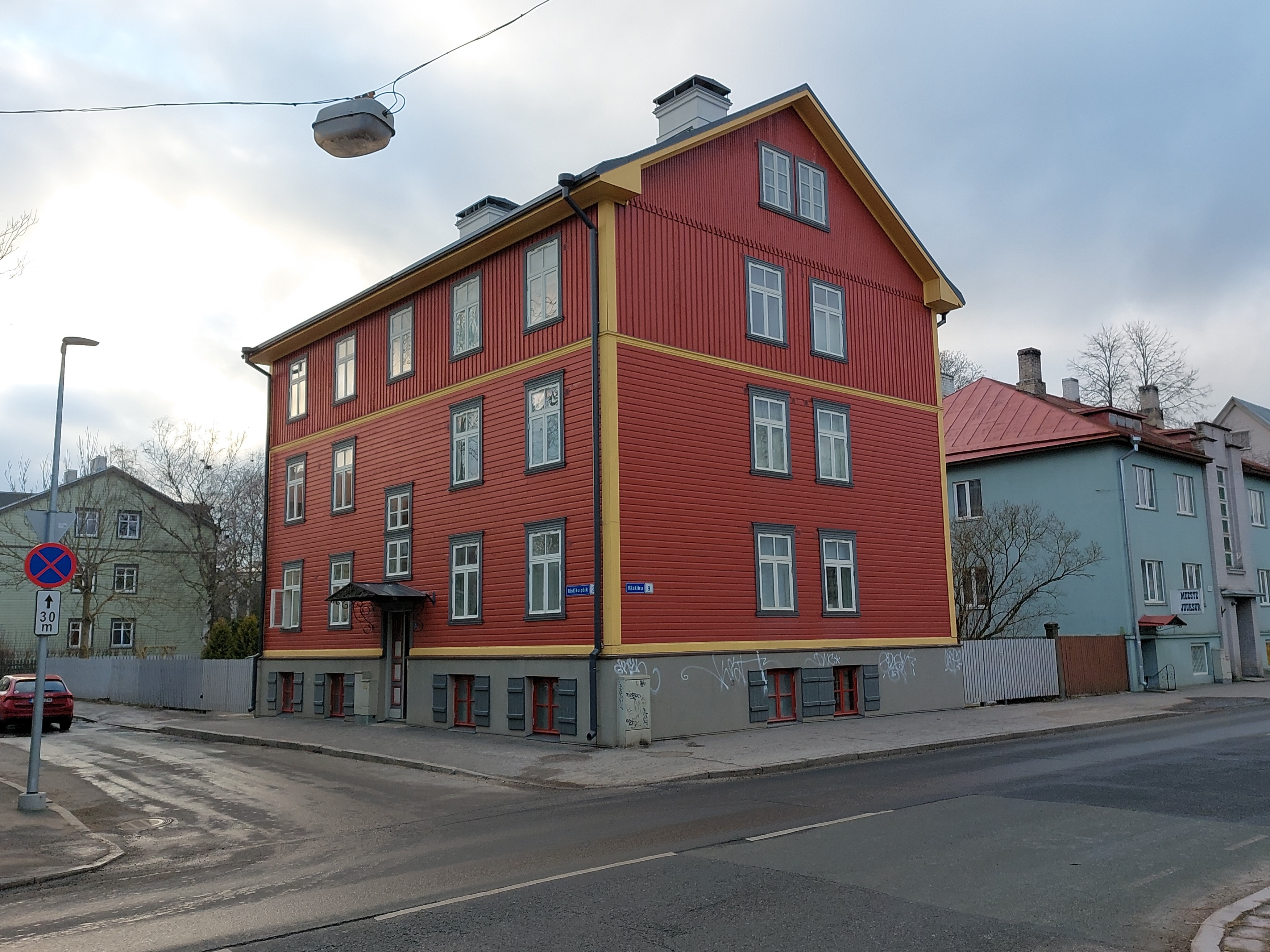 Pelgulinn: Ristiku 9 elamu rephoto