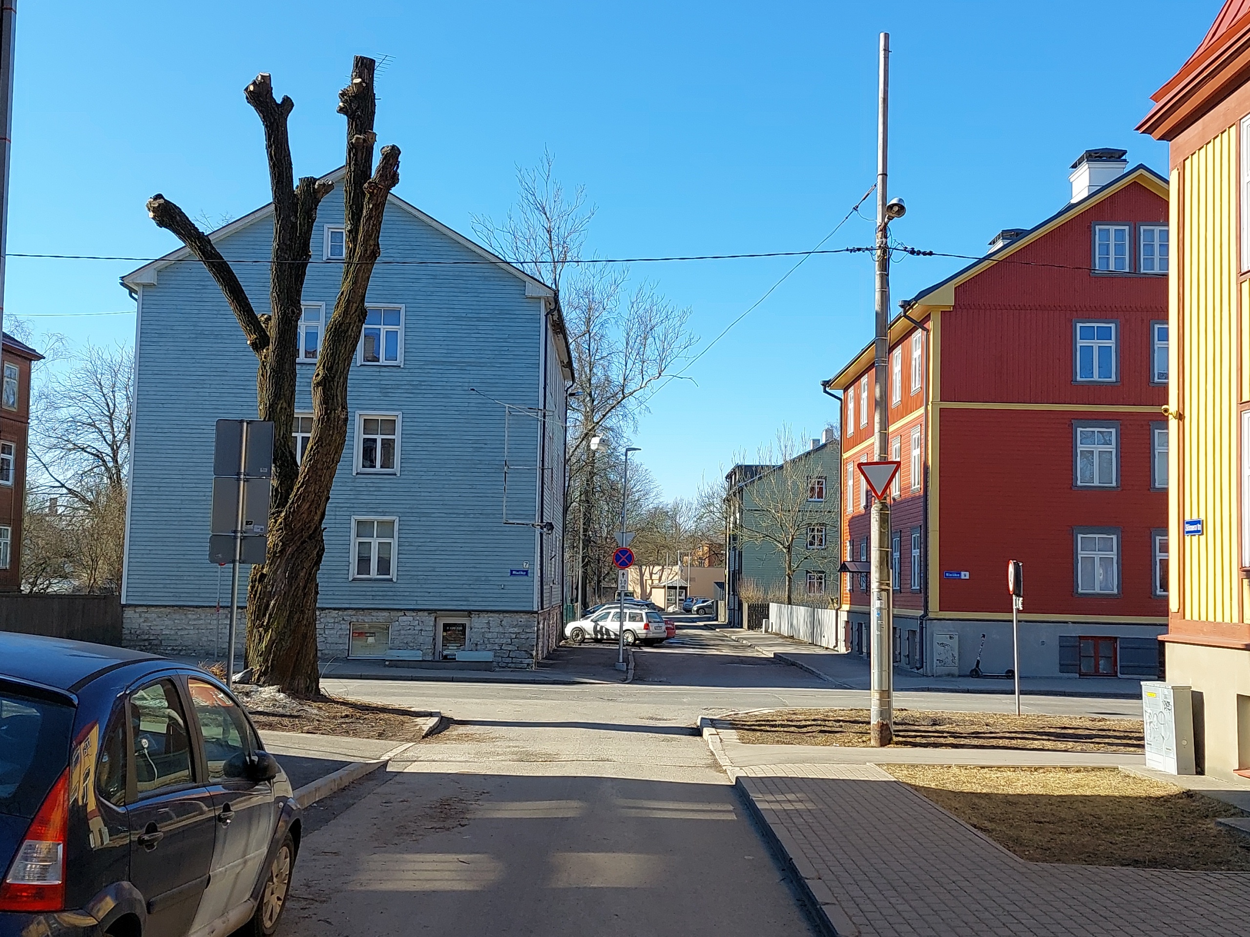 Crucifixion? Street in Tallinn rephoto