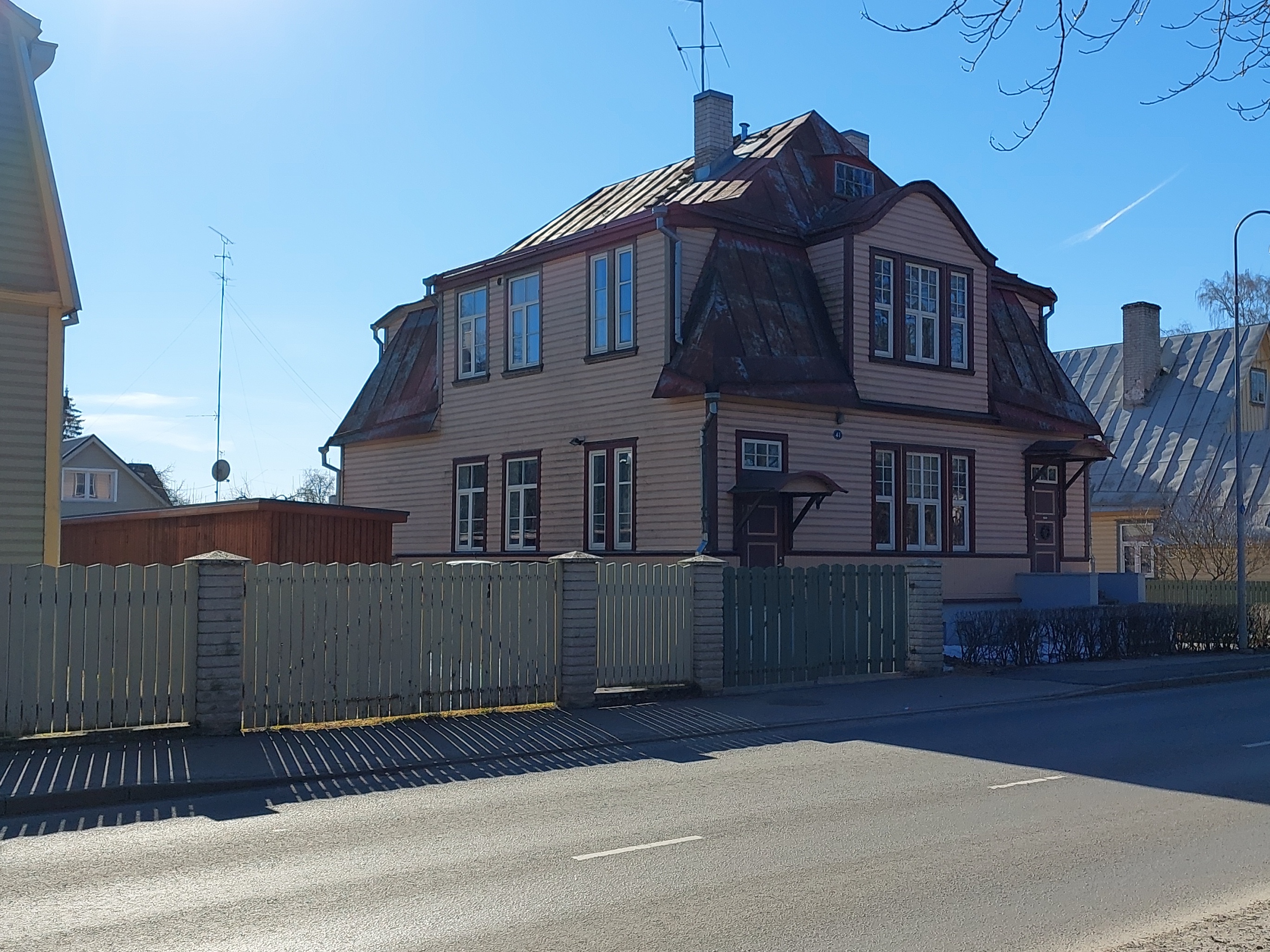 Apartment in Kolde 41 in Tallinn (arh. Artur Perna). Photos from Leo Gens rephoto