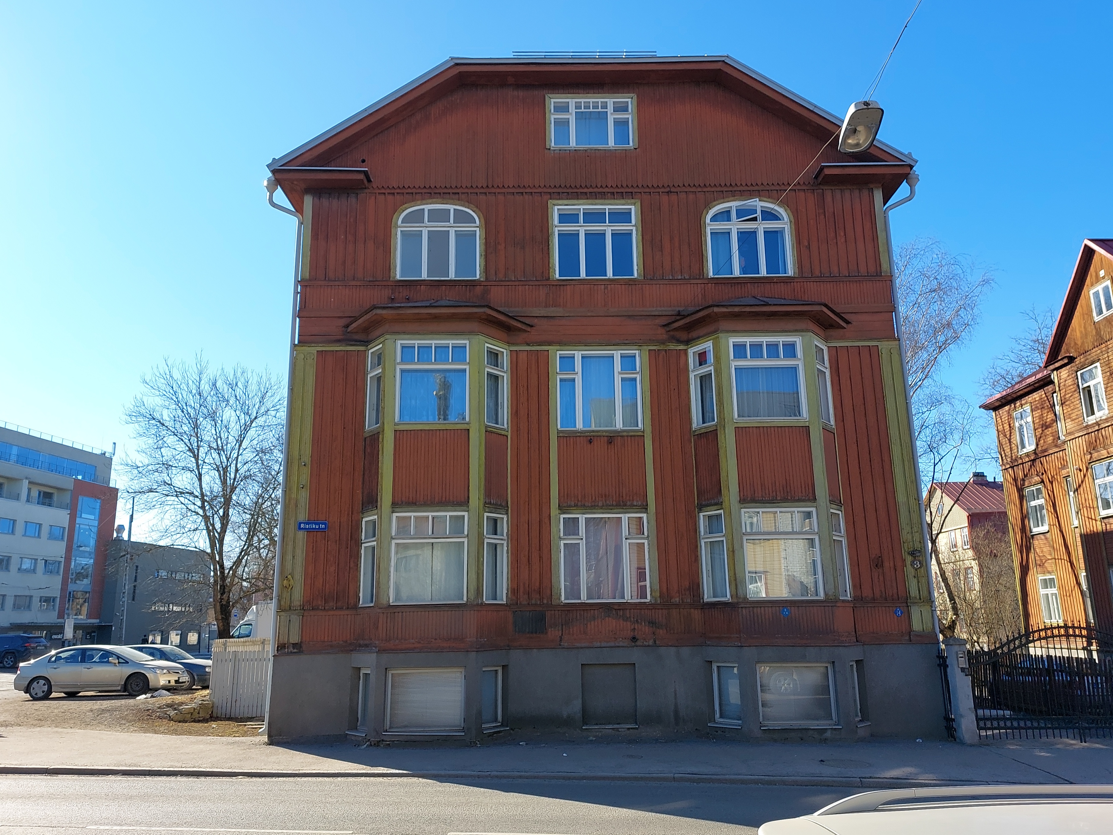 Pelgulinn: Ristiku 3 elamu rephoto