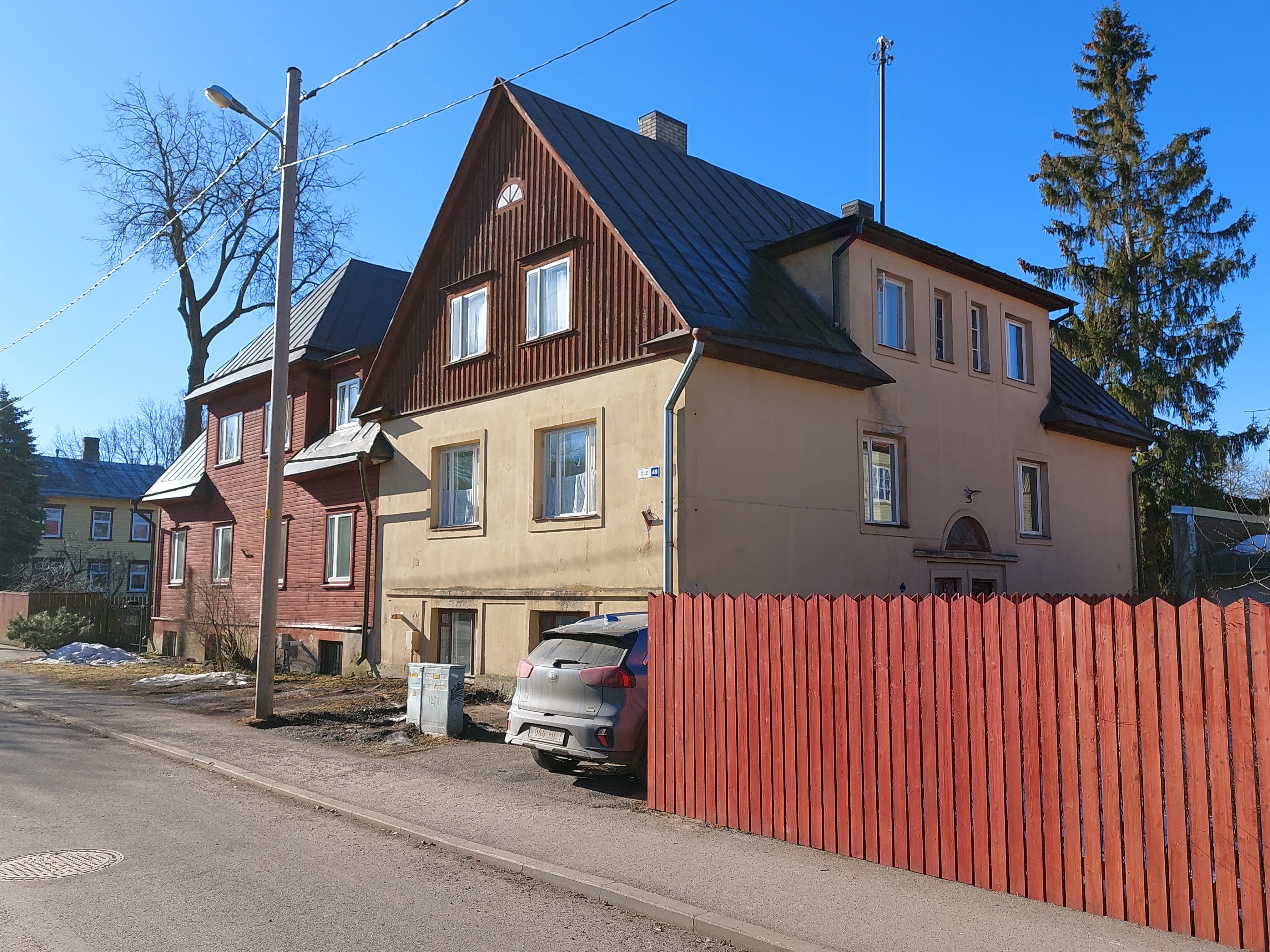 Pelgulinn: Tallinna üürnikkude seltsi Üürnik kahepereelamu Õle 49. Arhitekt Karl Tarvas rephoto