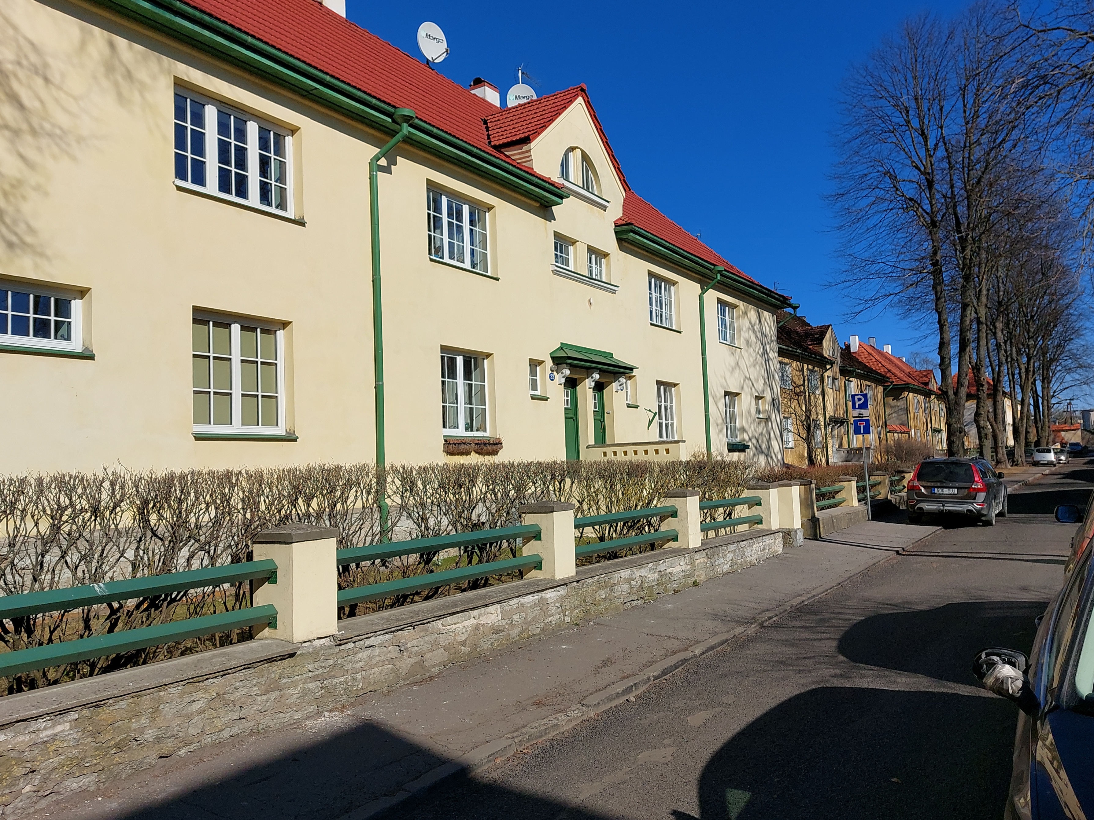 Elamud Oma Kolle asumis, vaade piki tänavat. Arhitektid Herbert Johanson ja Eugen Habermann rephoto