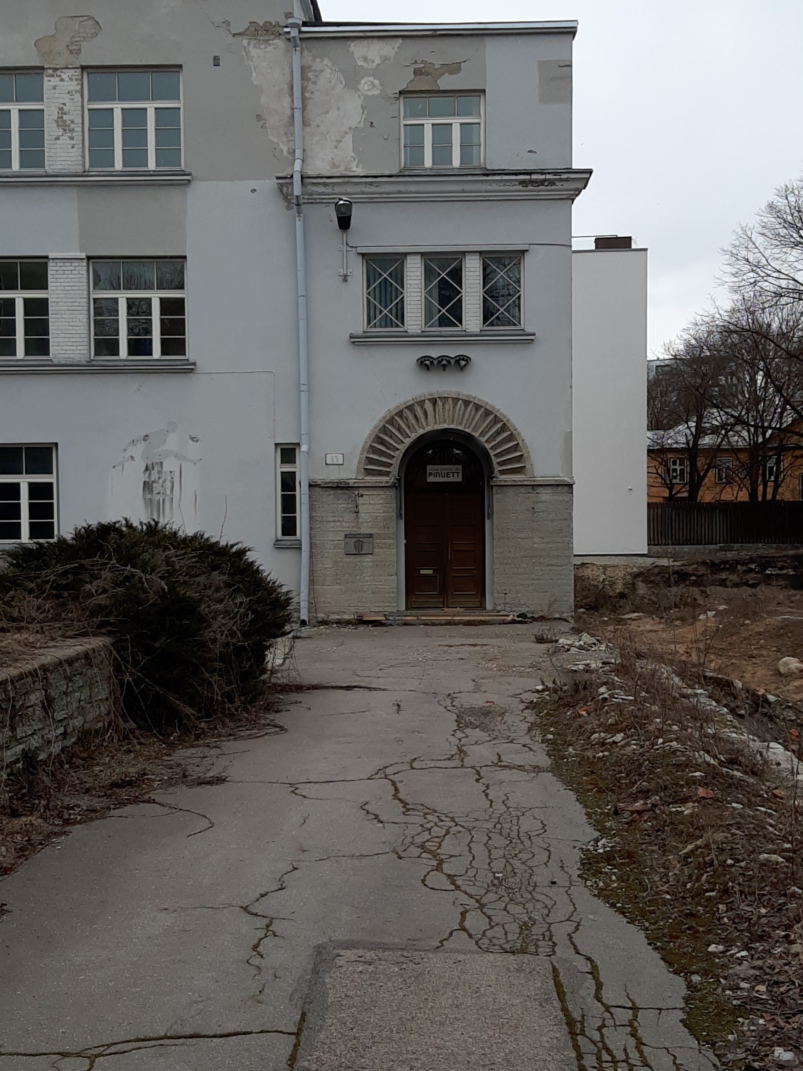 View of the courtyard. rephoto