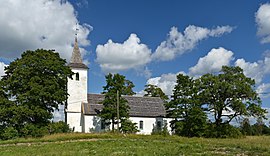 Vaade: Tuhala kirik, esiplaanil autobuss ja veoauto. Tuhala kiriku koguduse ekskursioon. rephoto