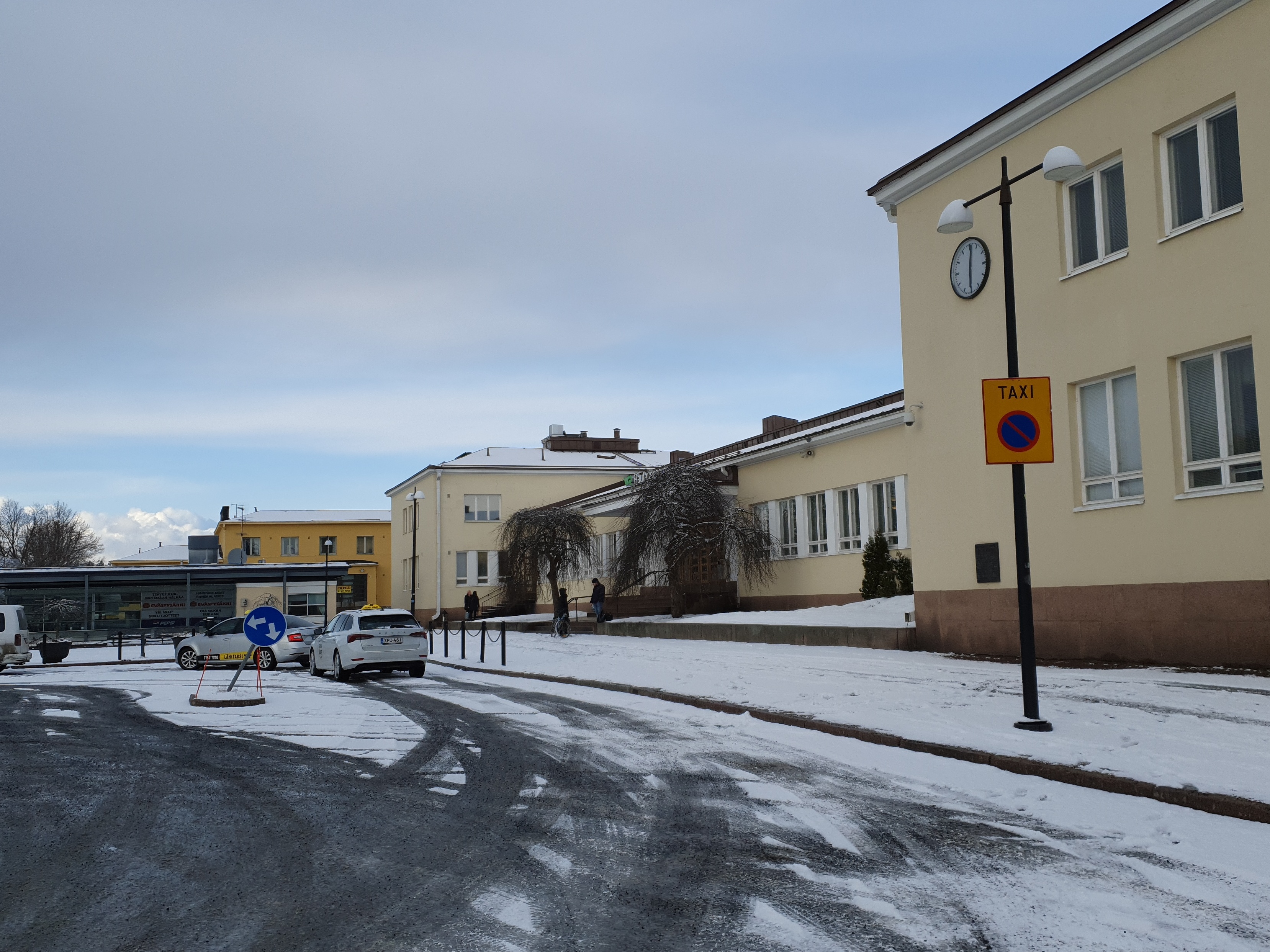 Asema-aukion vilinää. Rautatieaseman ja postitalon – Riihimäen  kaupunginmuseo - Ajapaik