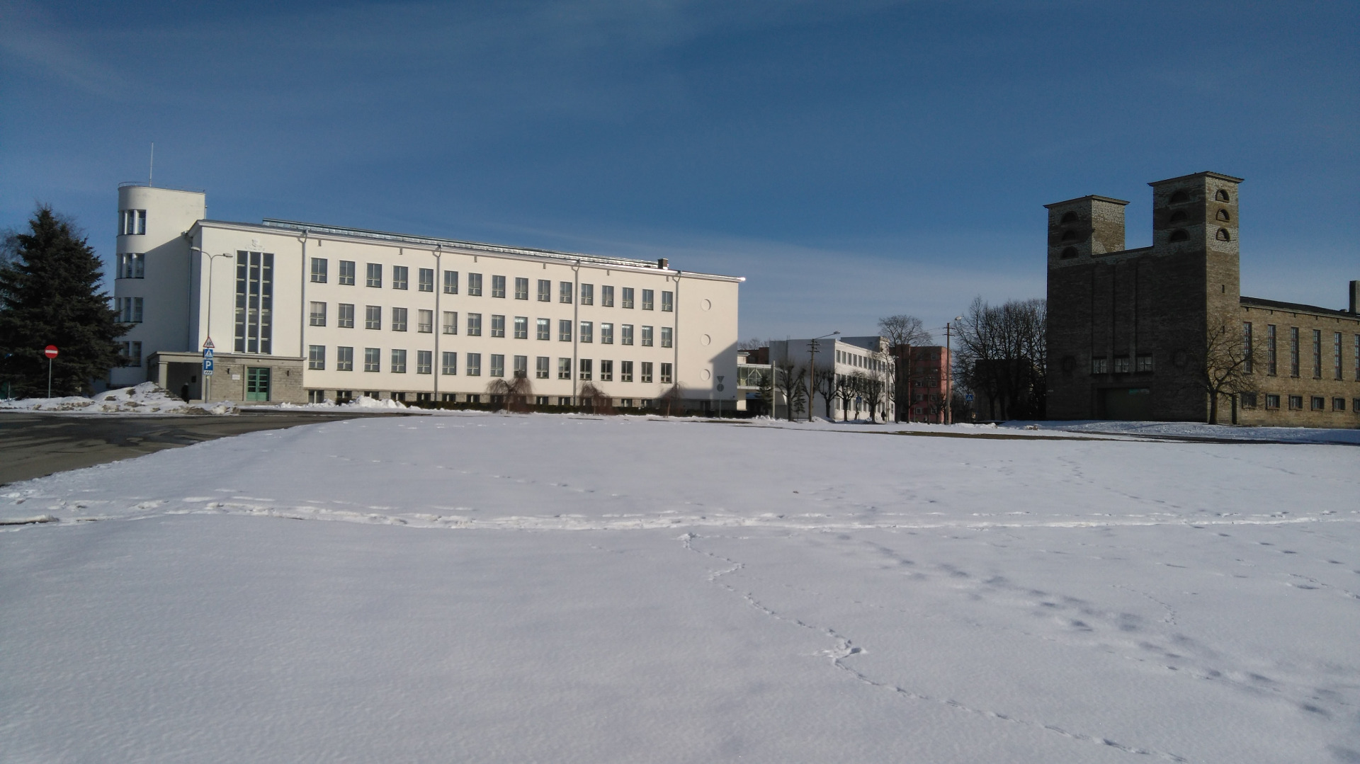 Rakvere Gymnasium (arh. Alar Kotli, 1936-38). Photos from Leo Gens rephoto