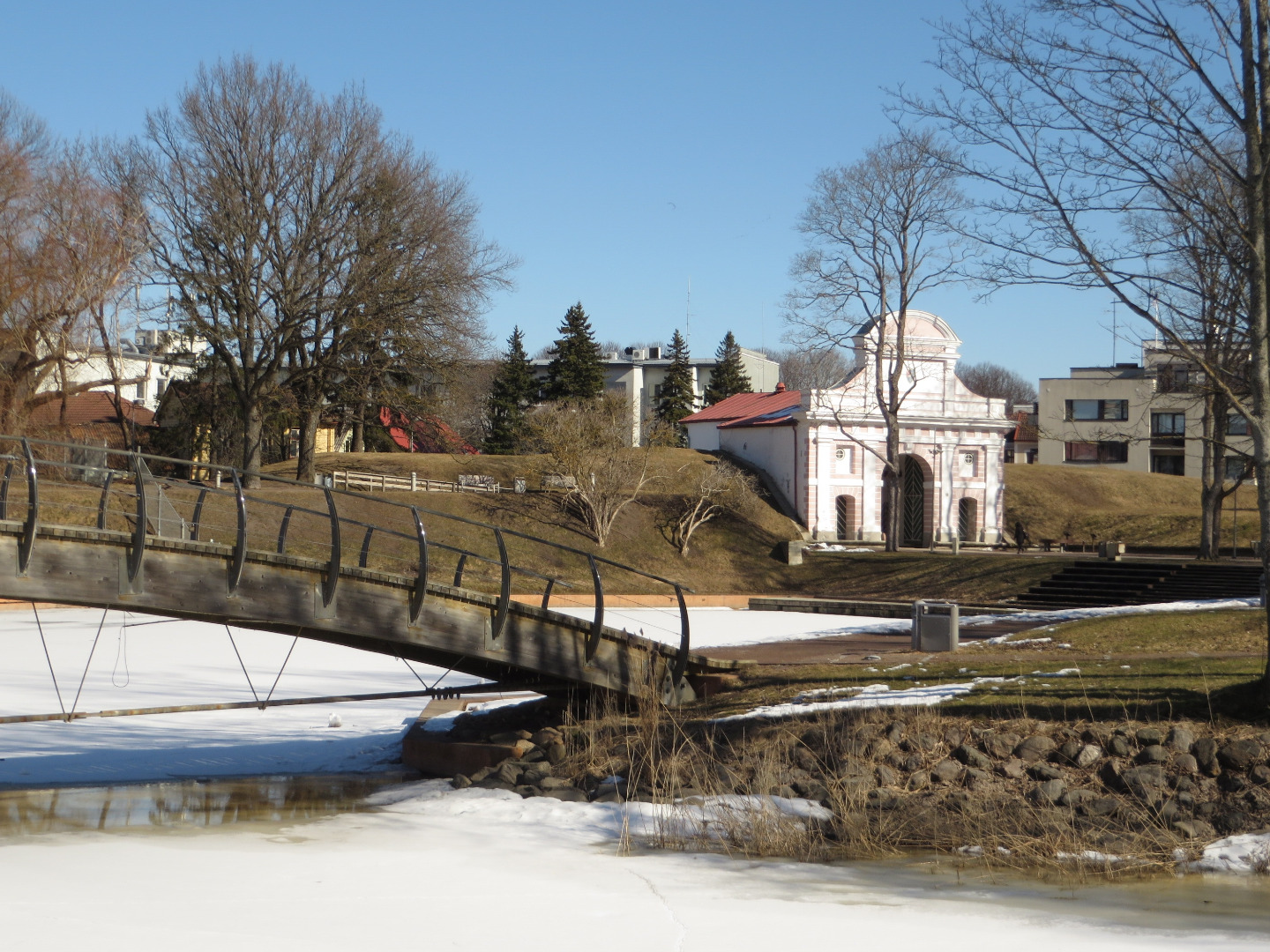 Near the Pärnu valley roof rephoto