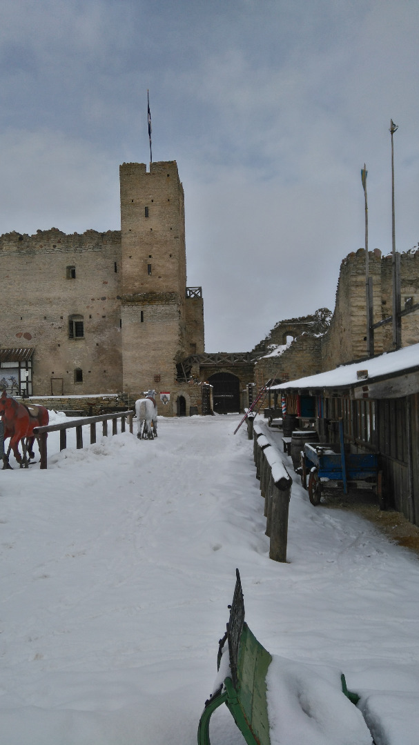 Rakvere castle roofs rephoto