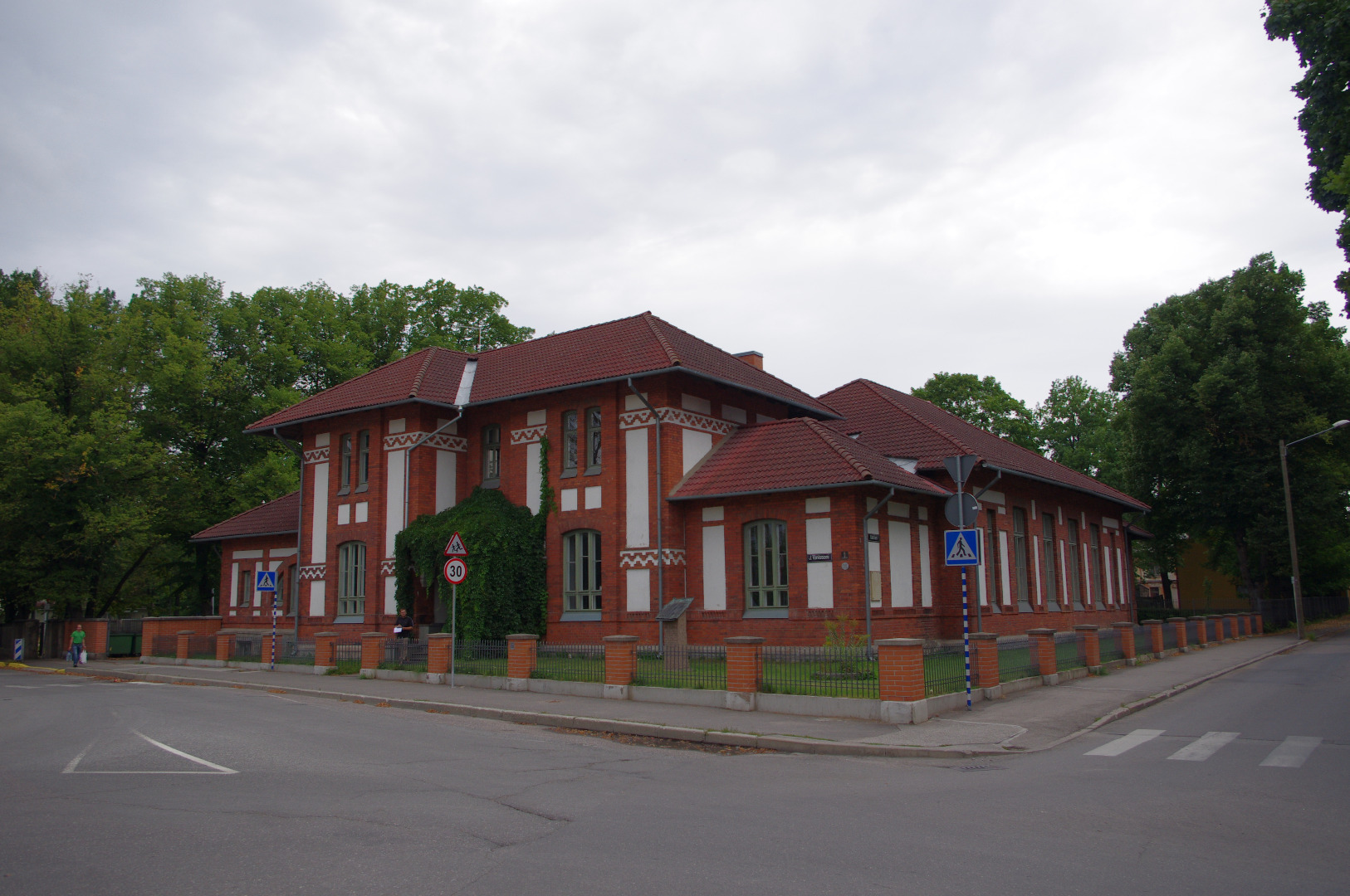 Estonian Students' Society House in Tartu on Viljandi Street rephoto