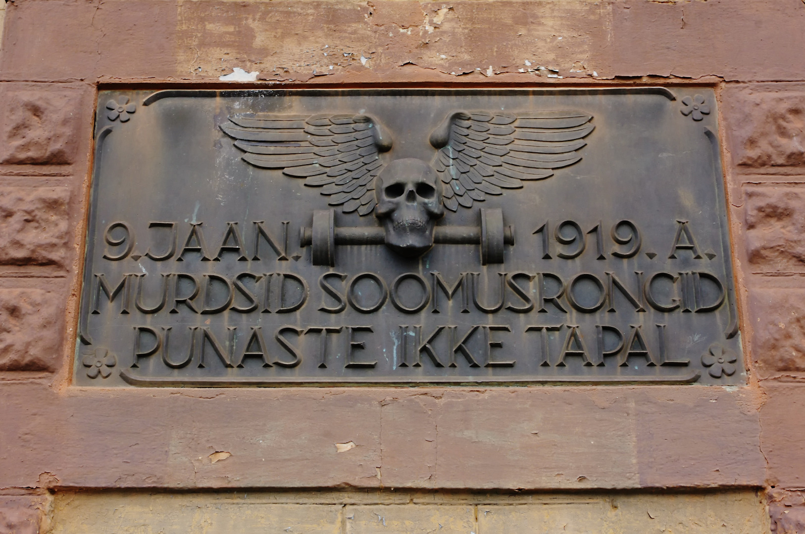 Kill the release of the memorial layer on the wall of the Tapa Railway Station rephoto