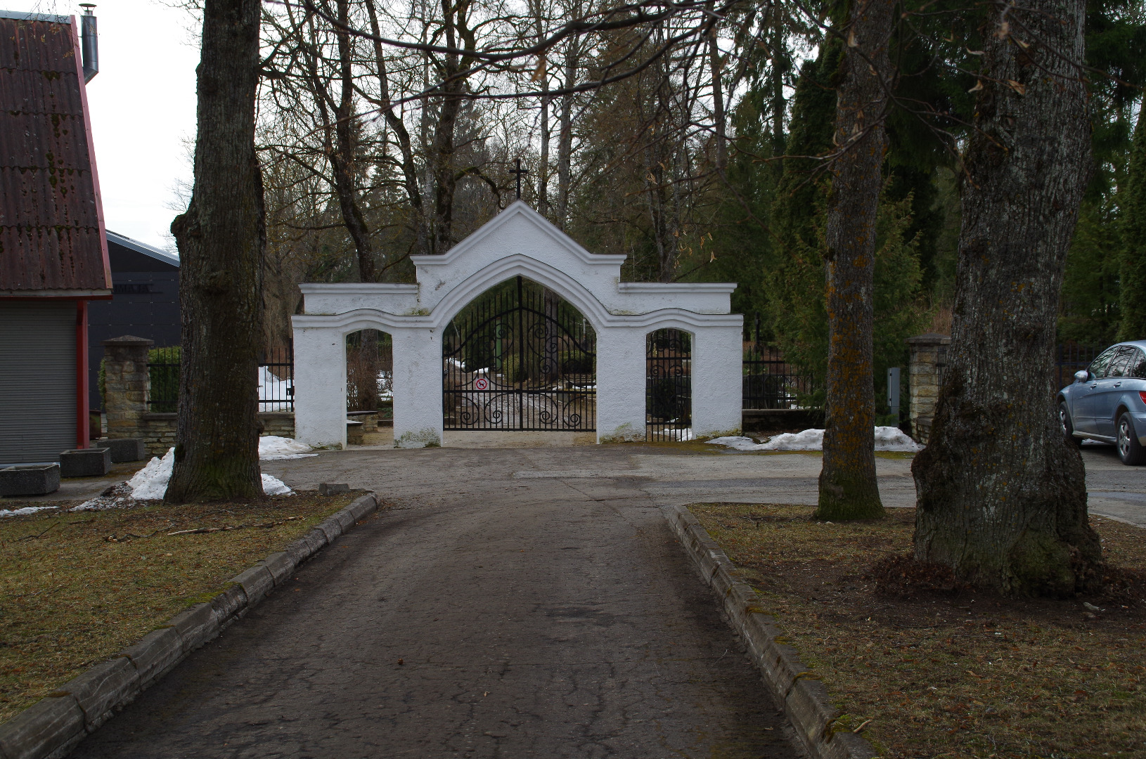 Rakvere, cemetery gate rephoto