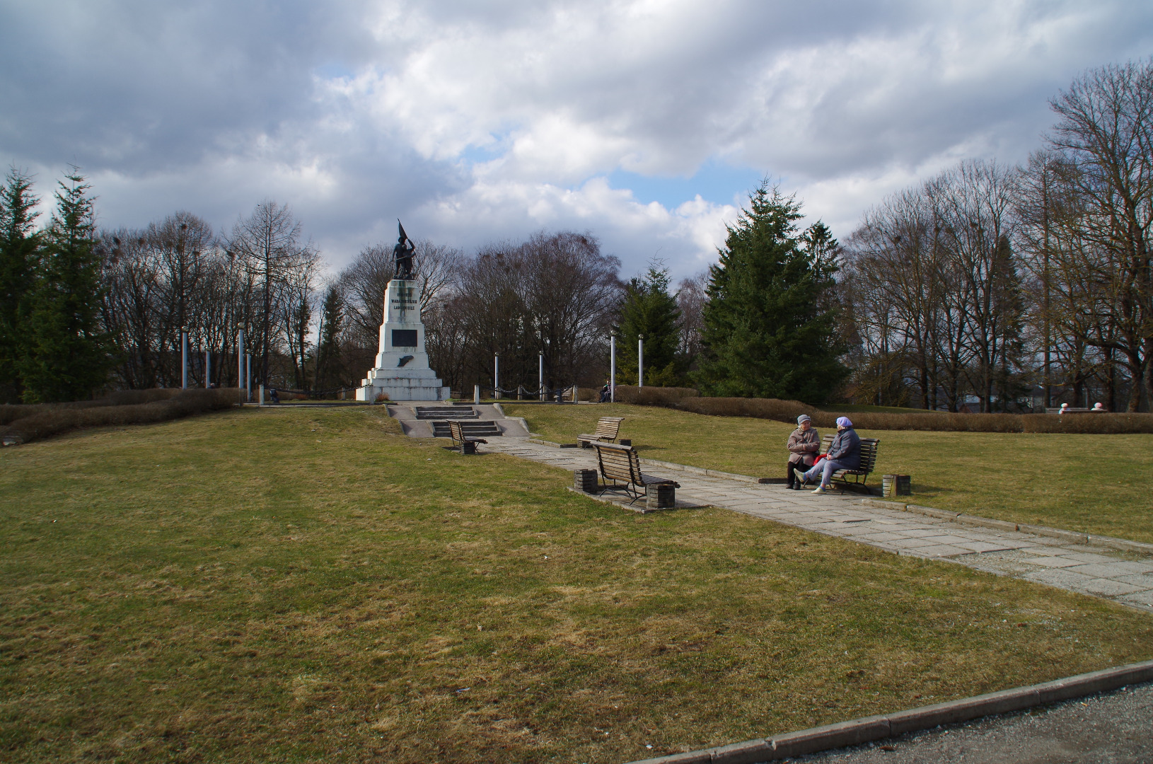 Rakvere, view of the fair pillar of the War of Independence , fortress and church rephoto