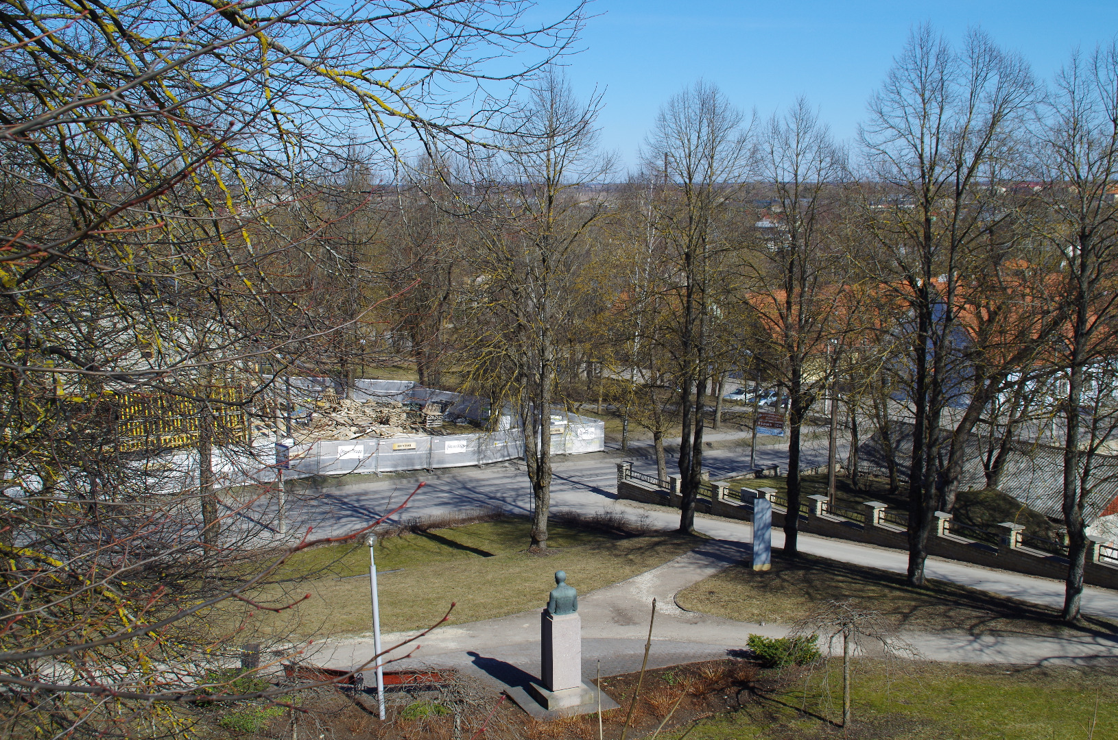 Rakvere, view from Vallim Country to the Kreutzwald Memorial Pillar rephoto