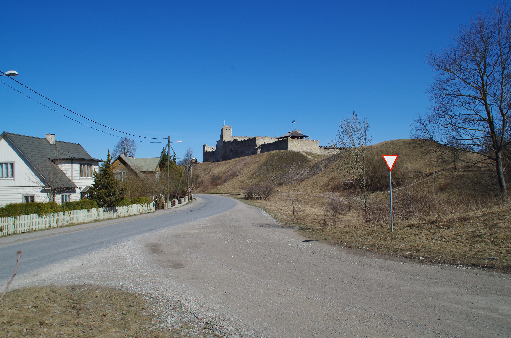 Rein Tiik and Watch Road Trail in the background of Rakvere ordinance rephoto