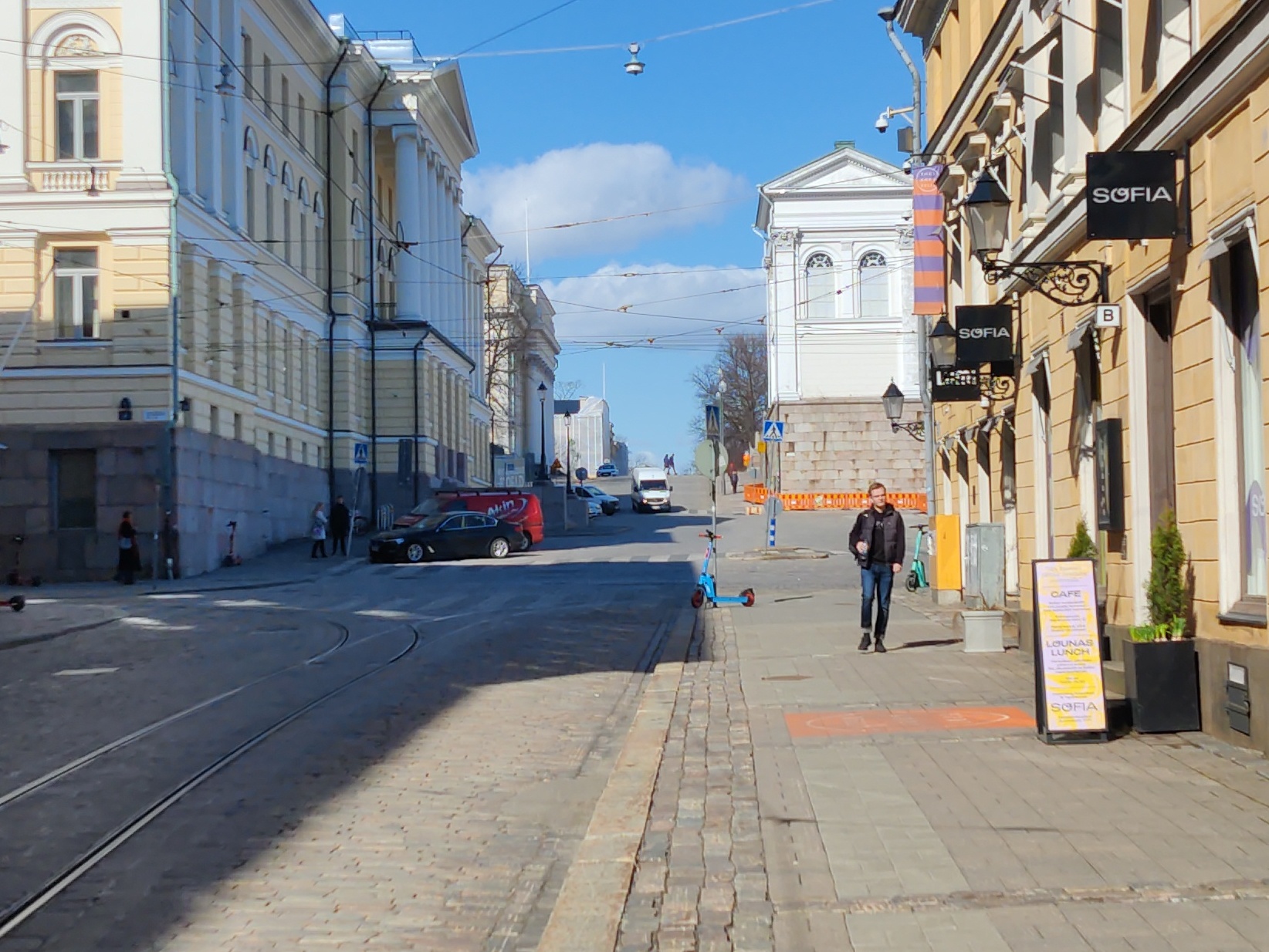 President Urho Kekkosen's funeral exhibition to watch the accumulated audience. rephoto