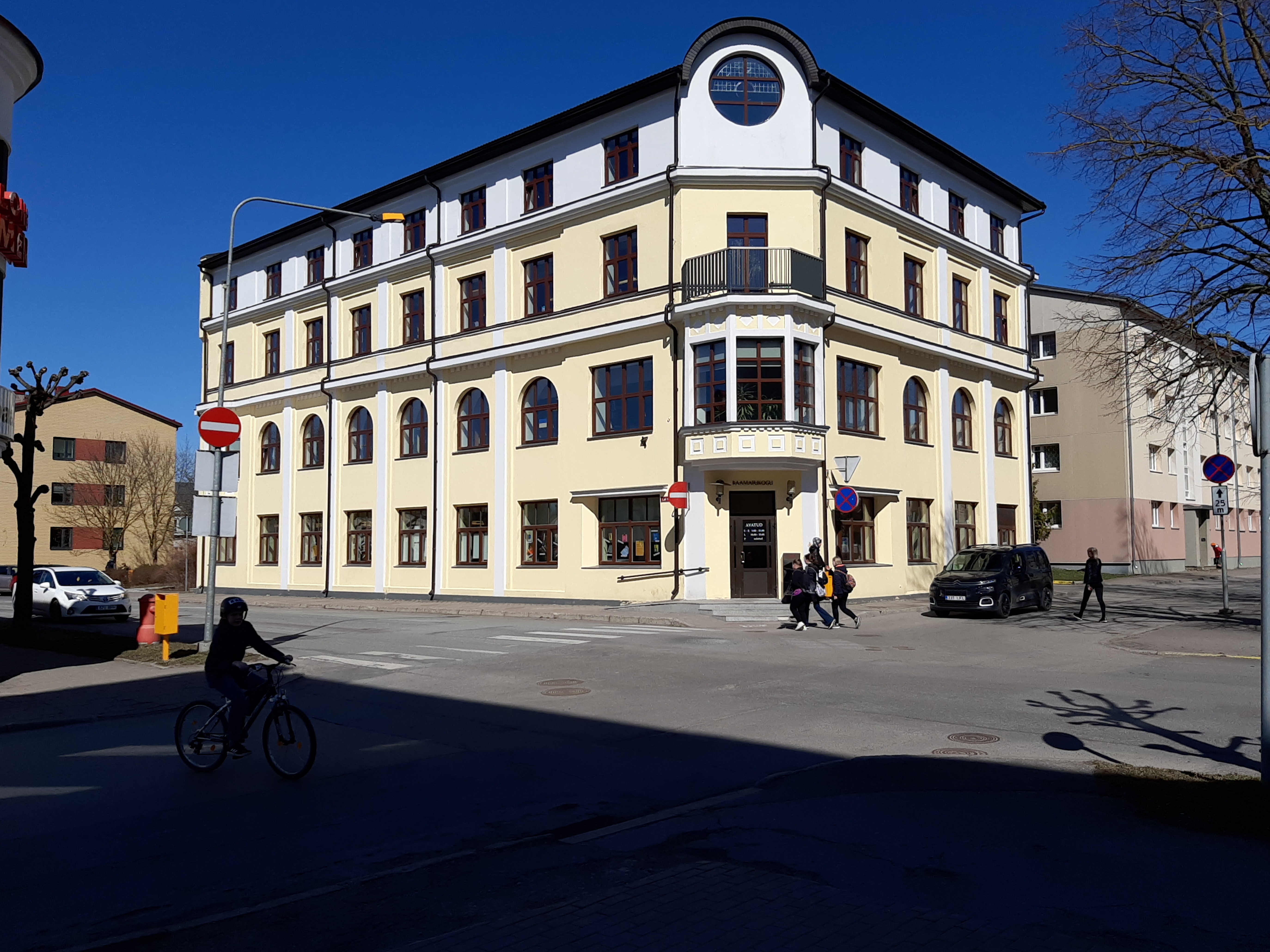Rakvere, Sõjaväe Majandusühisuse, Ühispanga ja Triefeldt'i äri hoone. rephoto