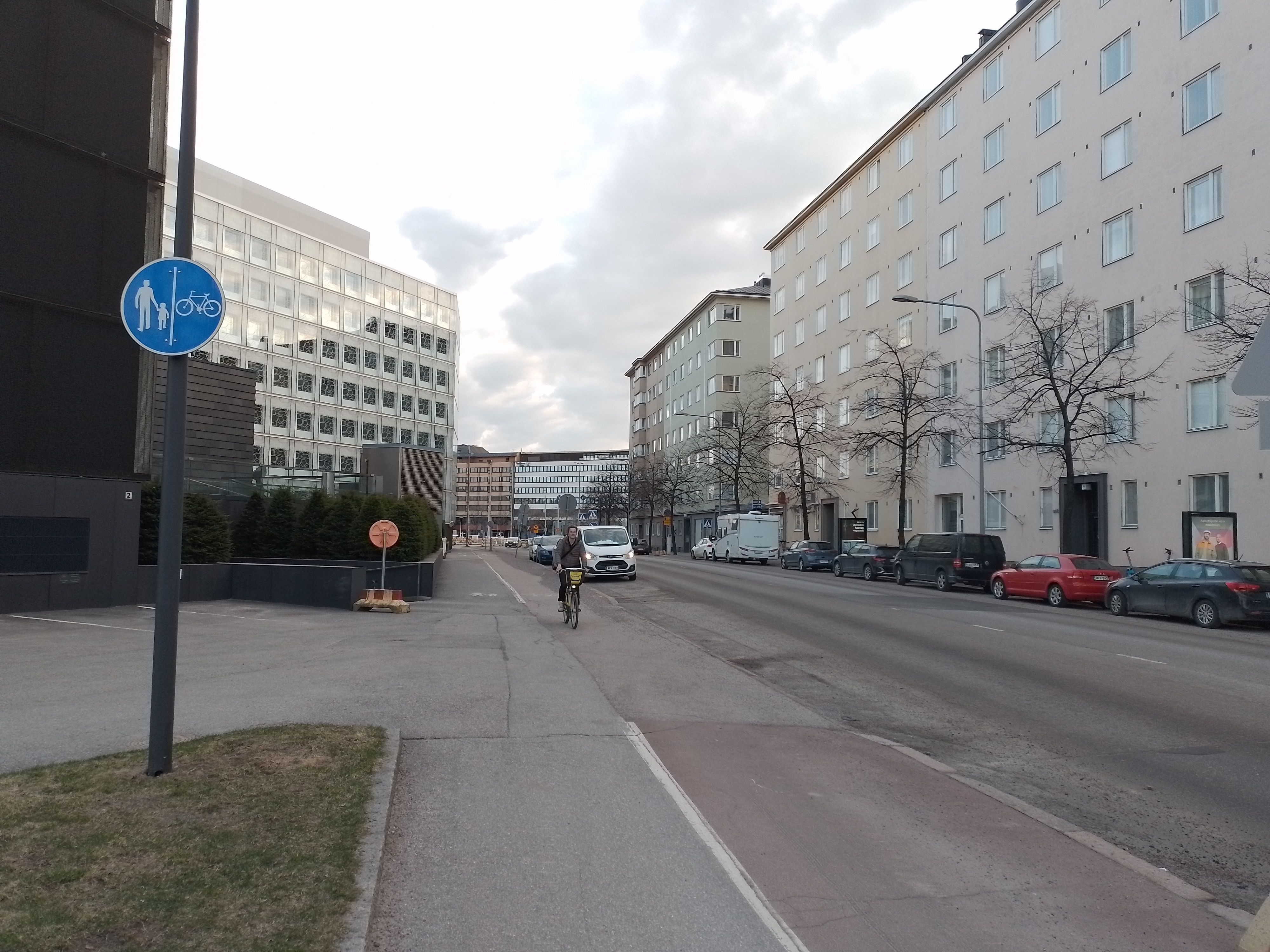Oikealla Hakaniemenkatu 9, 7, 5, 3. Vasemmalla Hakaniemenkatu 2. Taustalla Hakaniemenranta 4 (nyk. John Stenbergin ranta 4). rephoto