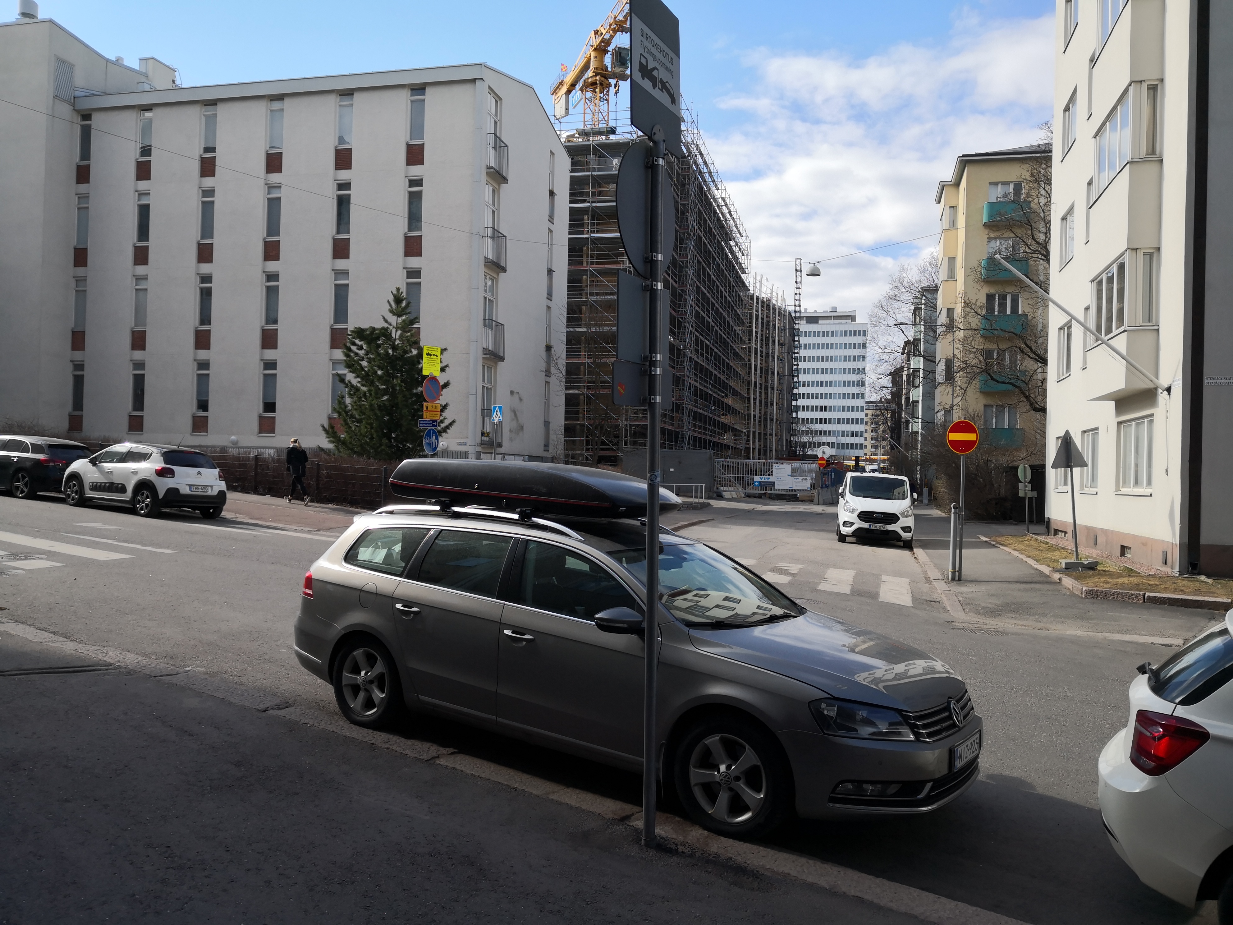 Töölöntullinkatu 1 - 7 nähtynä Stenbäckinkadulta rephoto