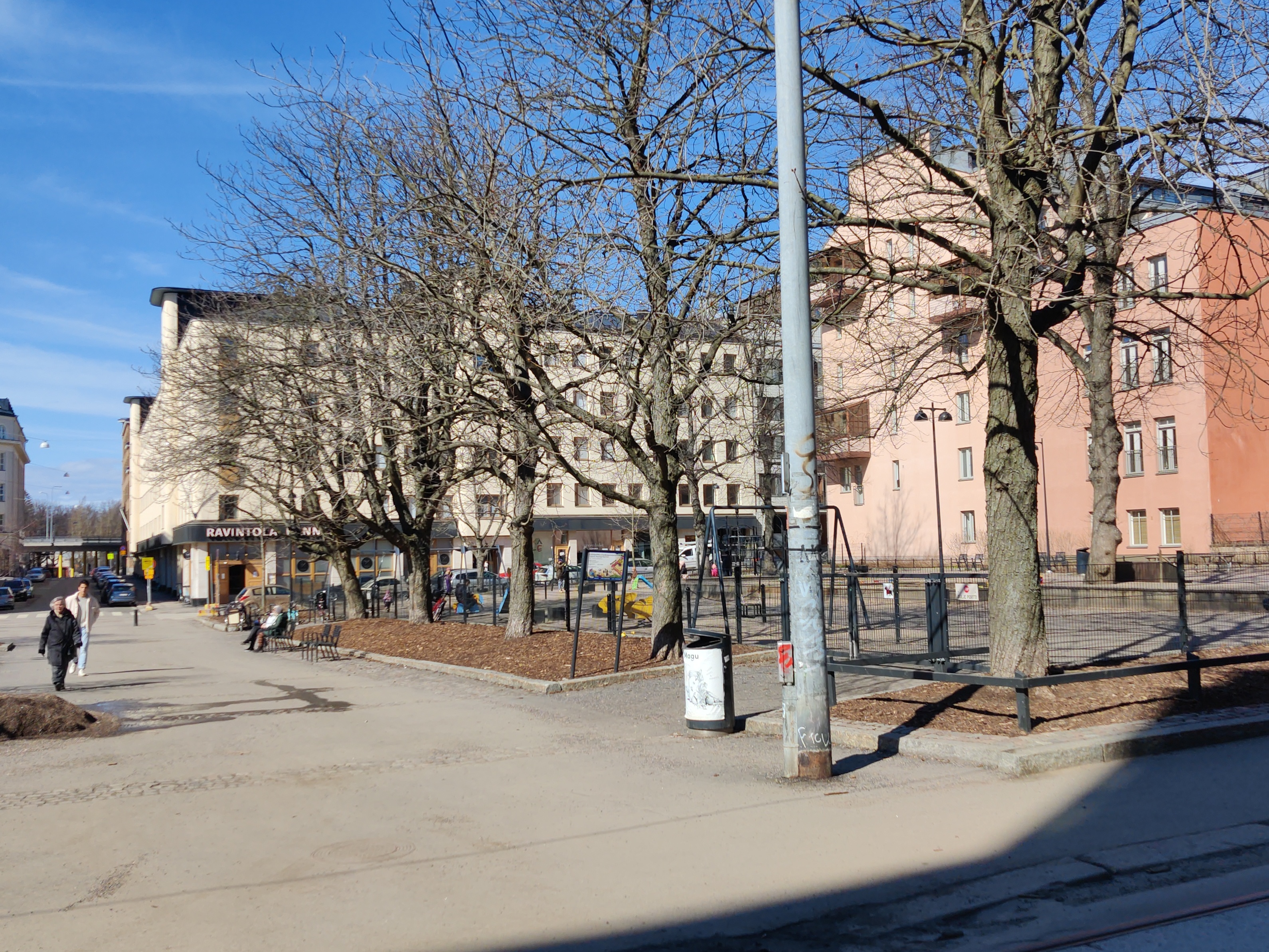 Köydenpunojankatu 9a, 9b, 11, 13. Nähtynä Kalevankadulta. rephoto