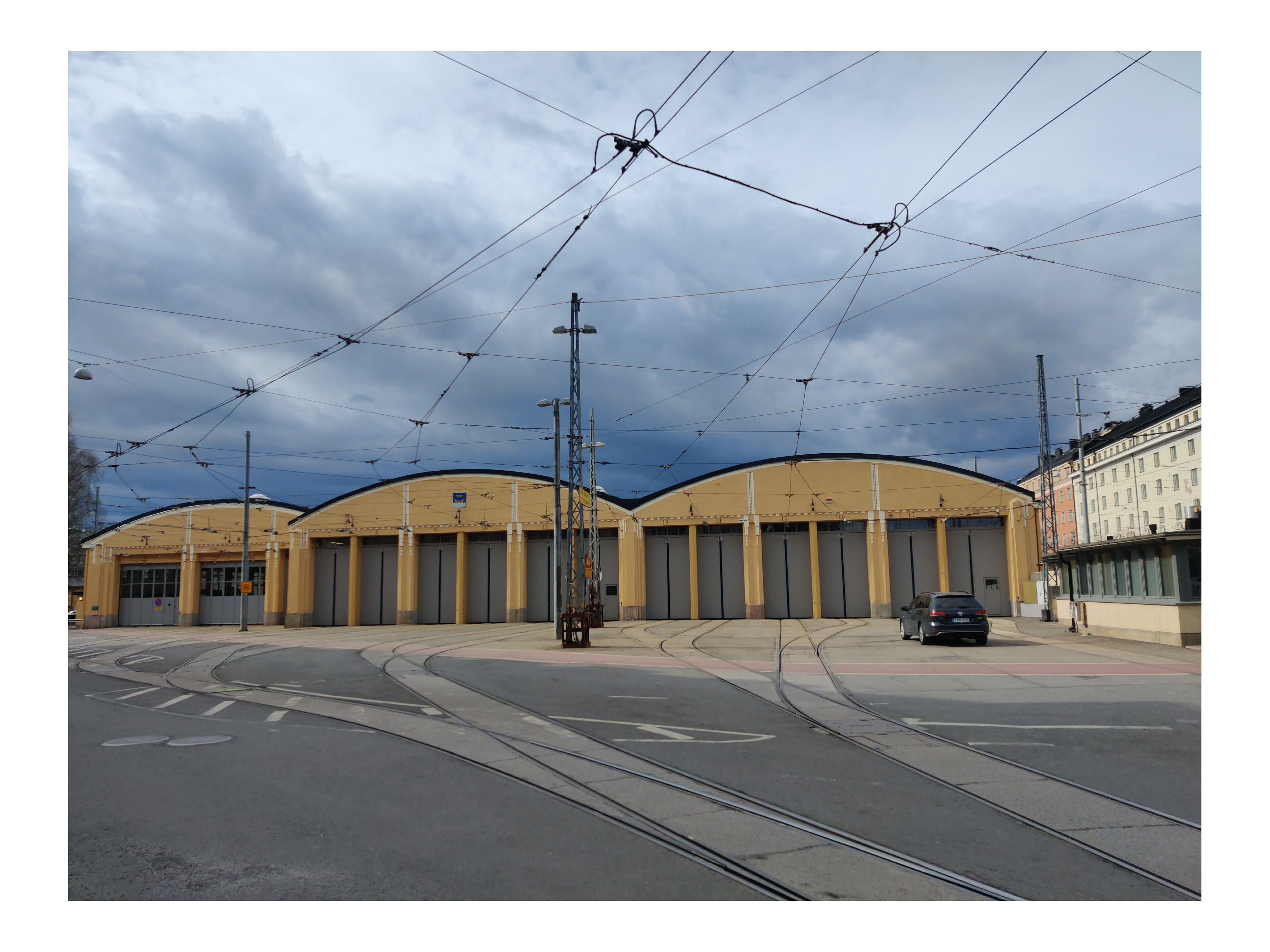 Töölön raitiovaunuhalli. rephoto