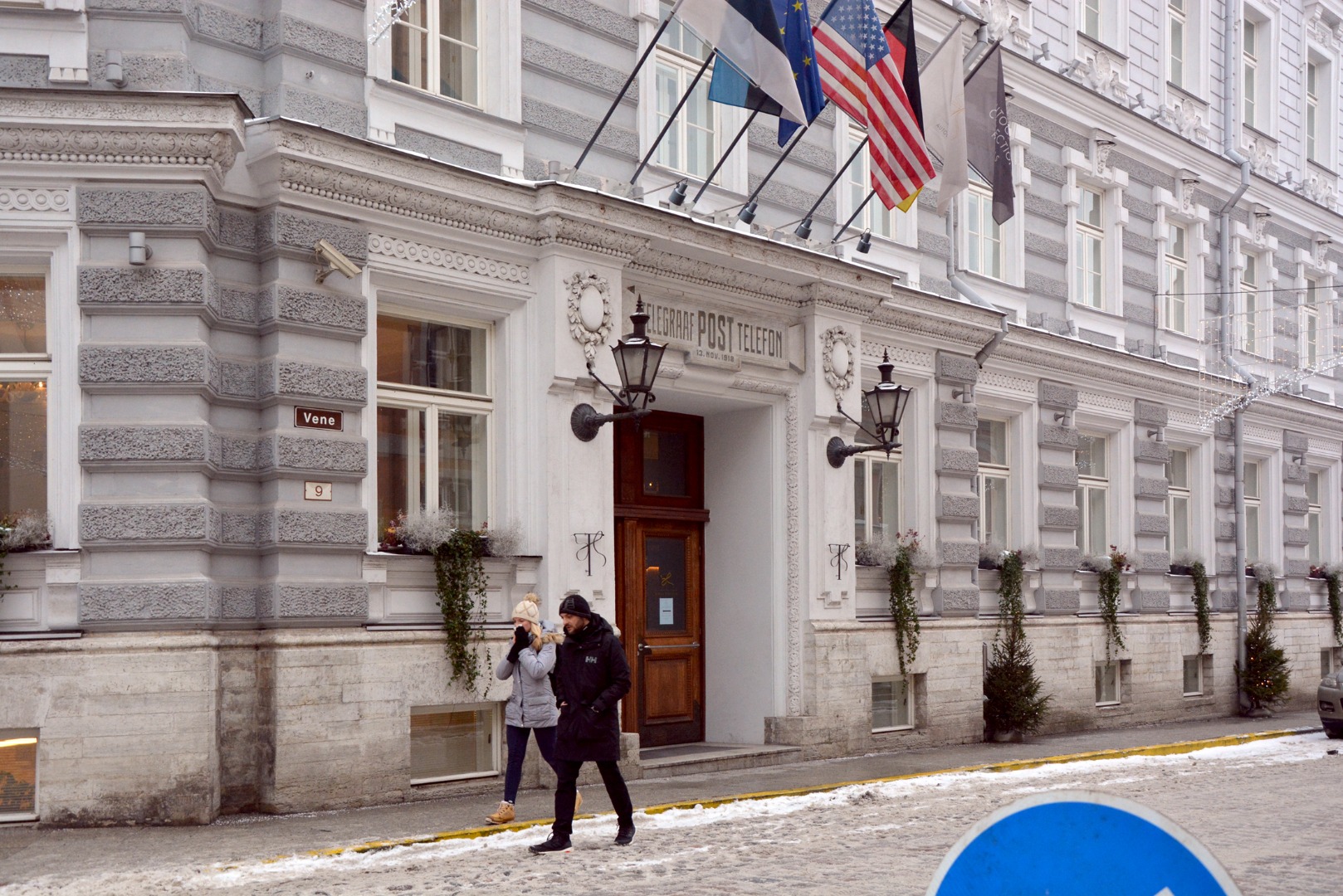 Kirjakandjad peapostkontori ees Vene tänaval rephoto