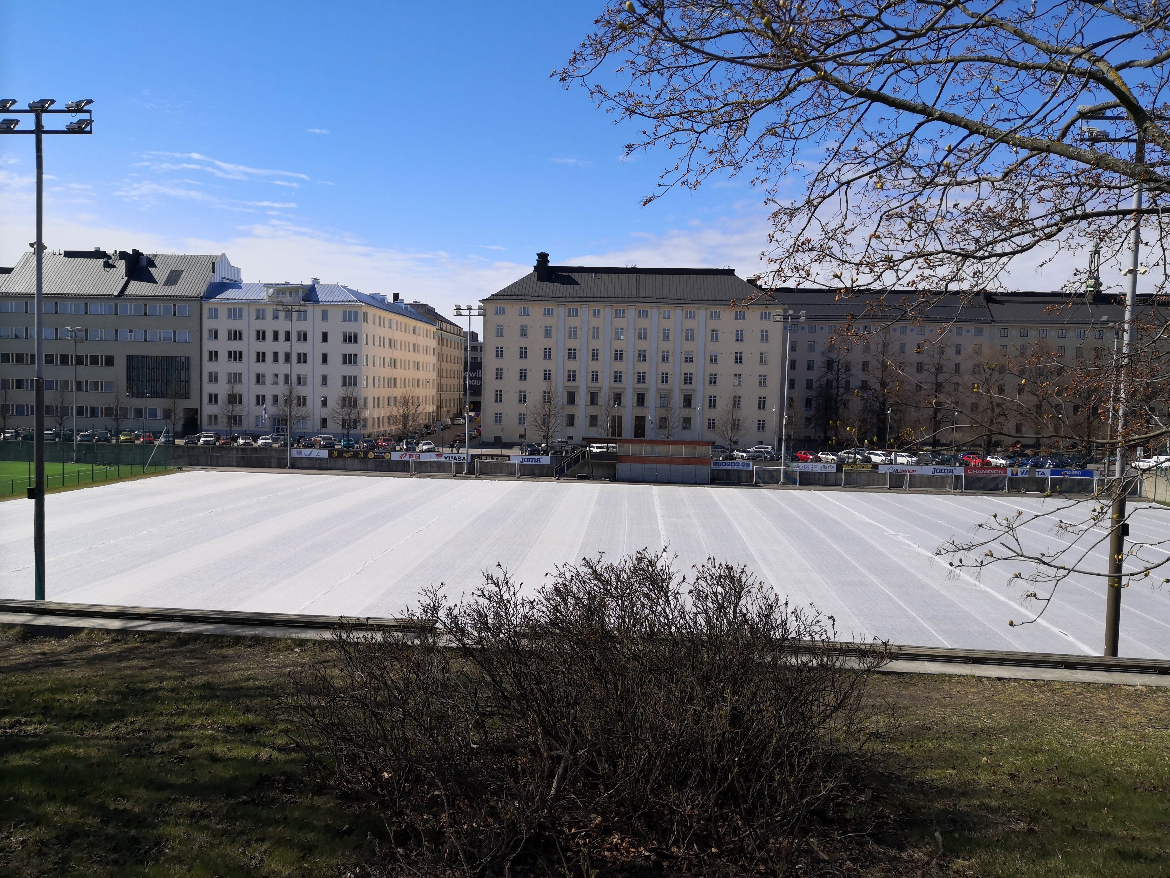 Jalkapallo-ottelu Stadionin pallokentällä. Urheilukatu 5, 24. rephoto