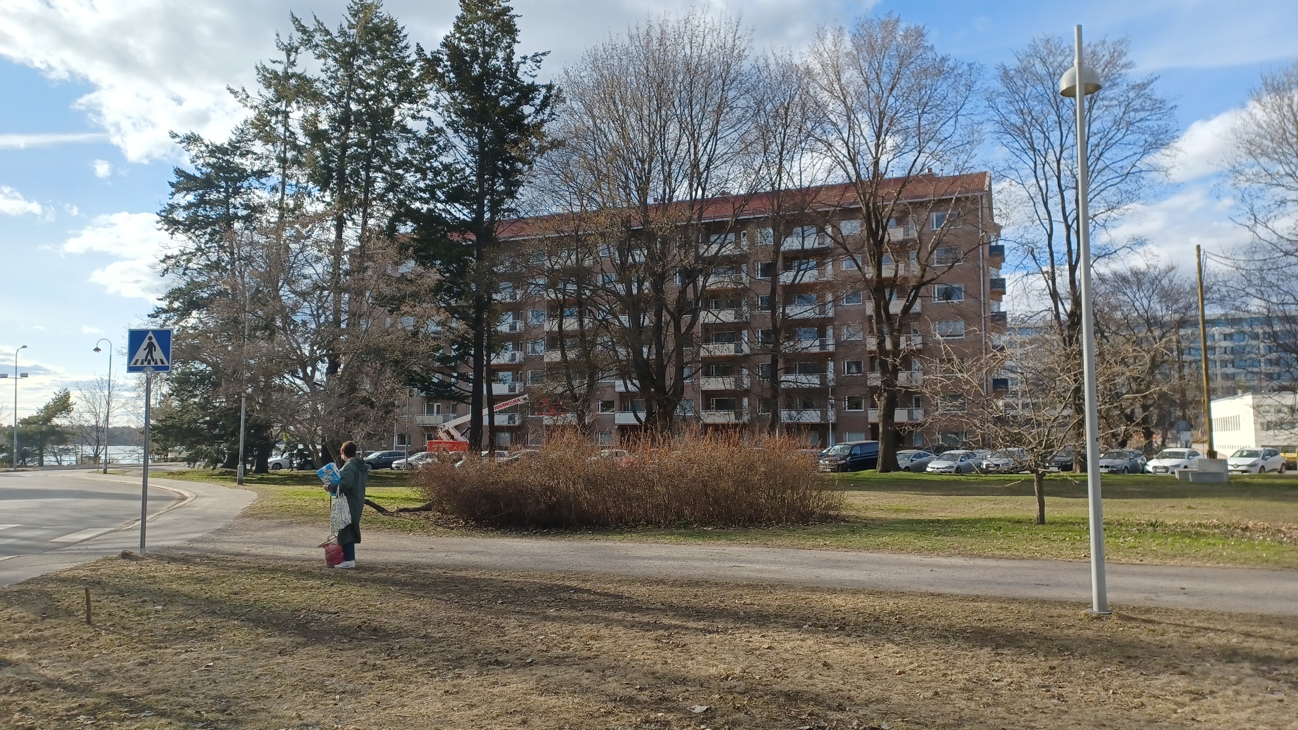 Pohjoinen Hesperiankatu 37, vasemmalla Merikannontie 3 (ent. Läntinen Rantatie) rephoto
