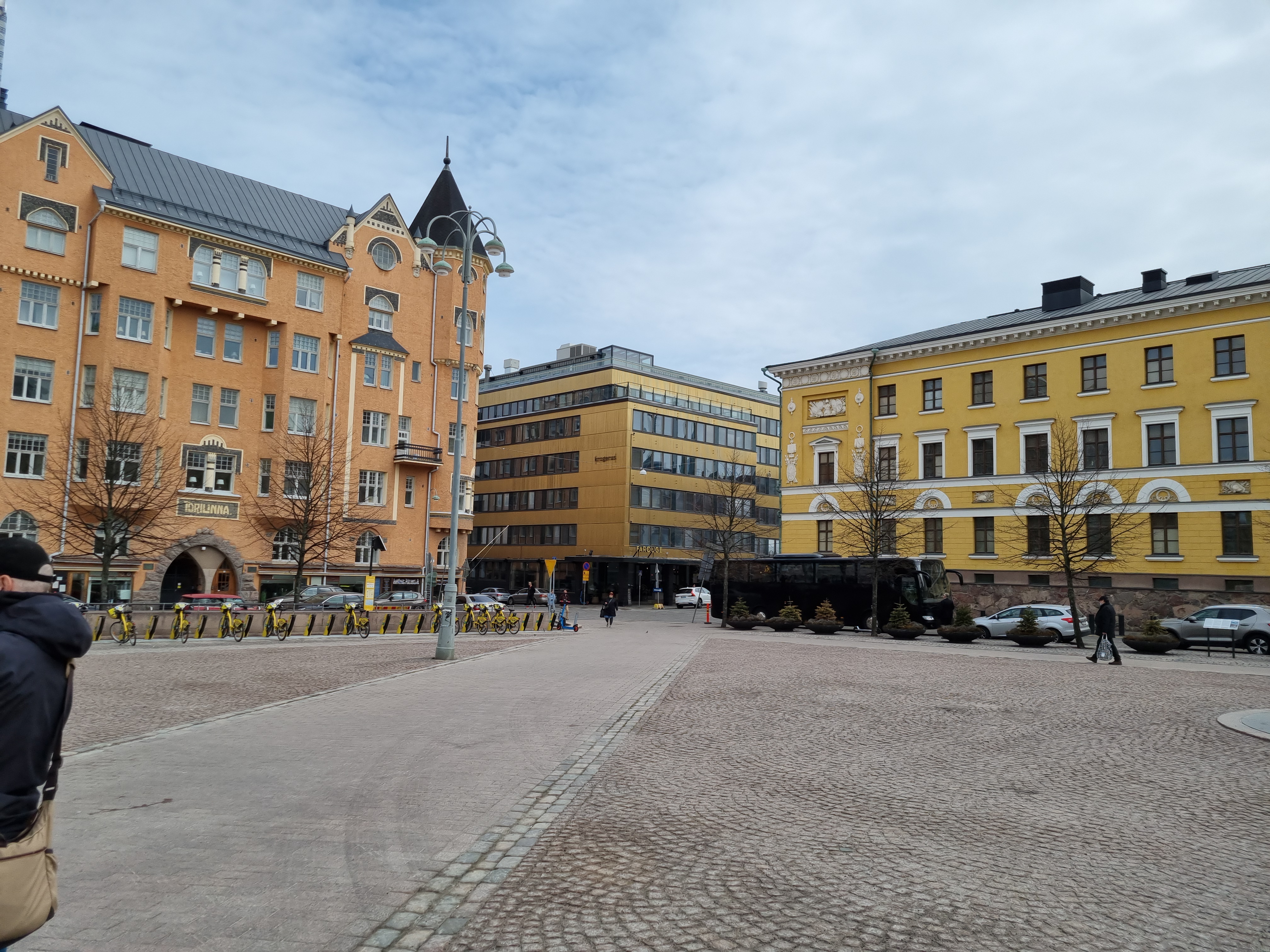 Kasarmitorin taloja Fabianinkadun ja Eteläisen makasiinikadun kulmassa. rephoto