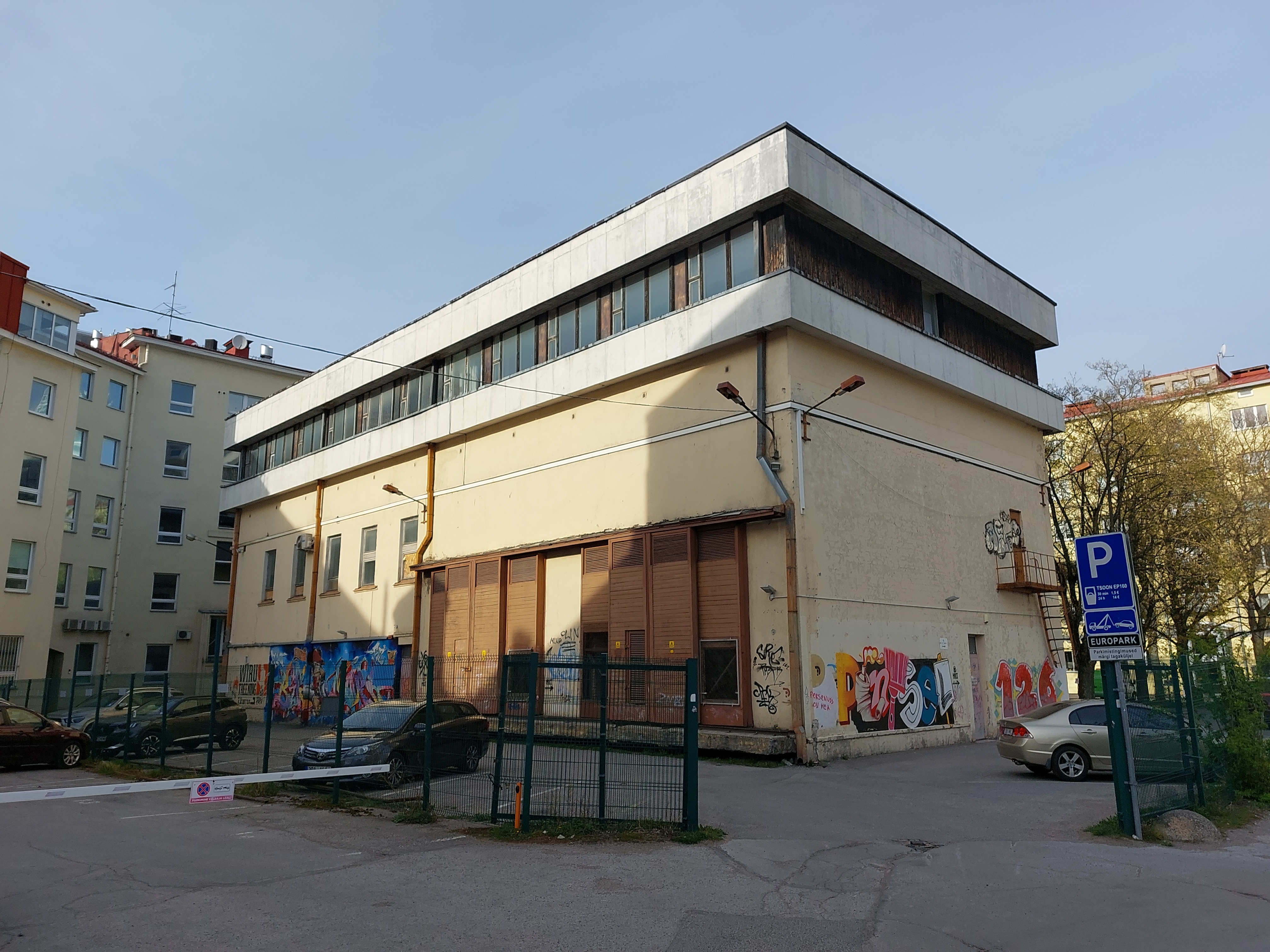 Projekteerijate Maja, Rävala pst 8, Tallinn. Hoovipoolne hoone. Arhitektid Peep Jänes, Mart Port, Roman Urb, Arvo Niineväli rephoto