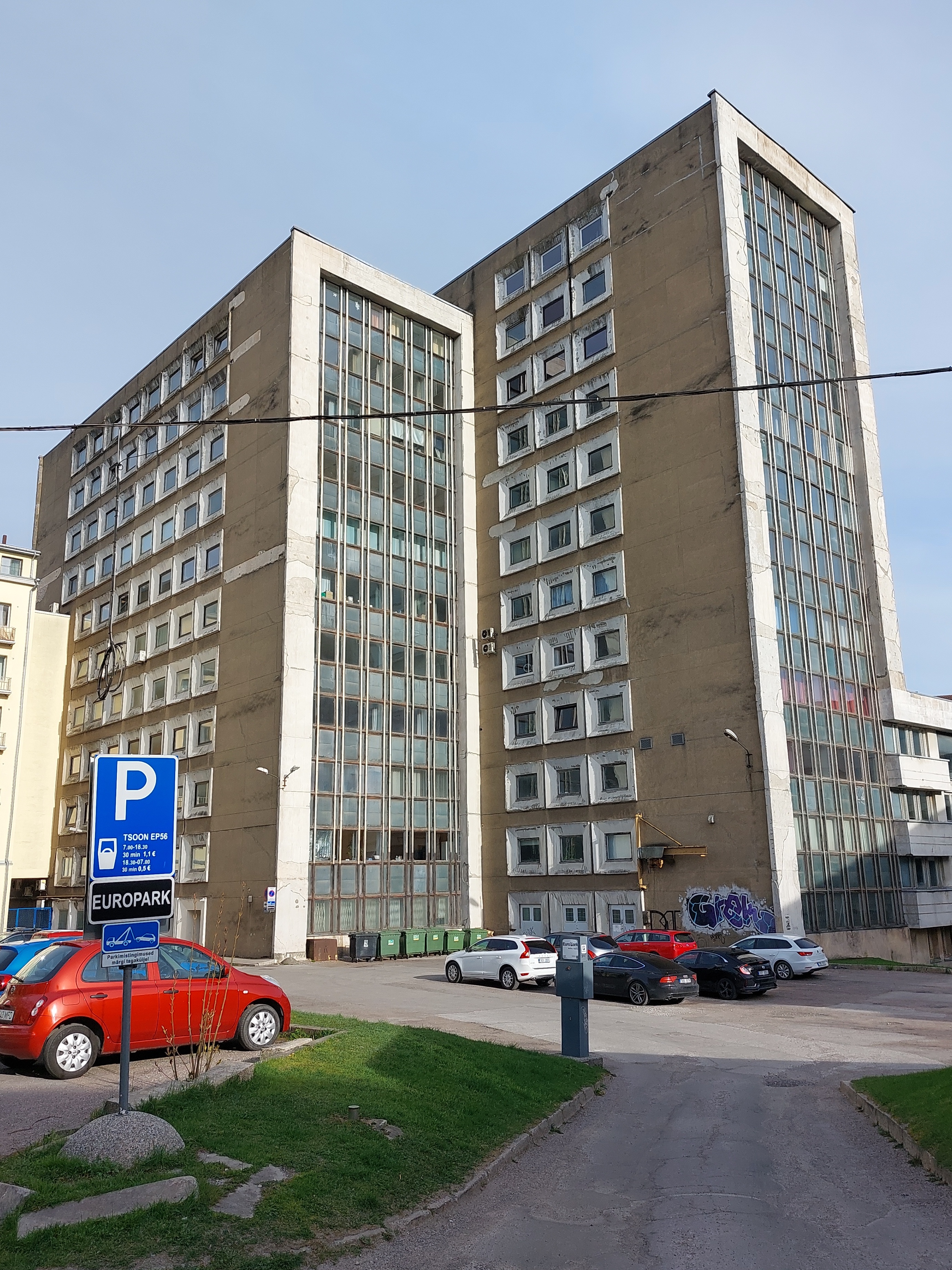 Projekteerijate Maja, Rävala pst 8, Tallinn. Vaade hoovi poolt. Arhitektid Peep Jänes, Mart Port, Roman Urb, Arvo Niineväli rephoto