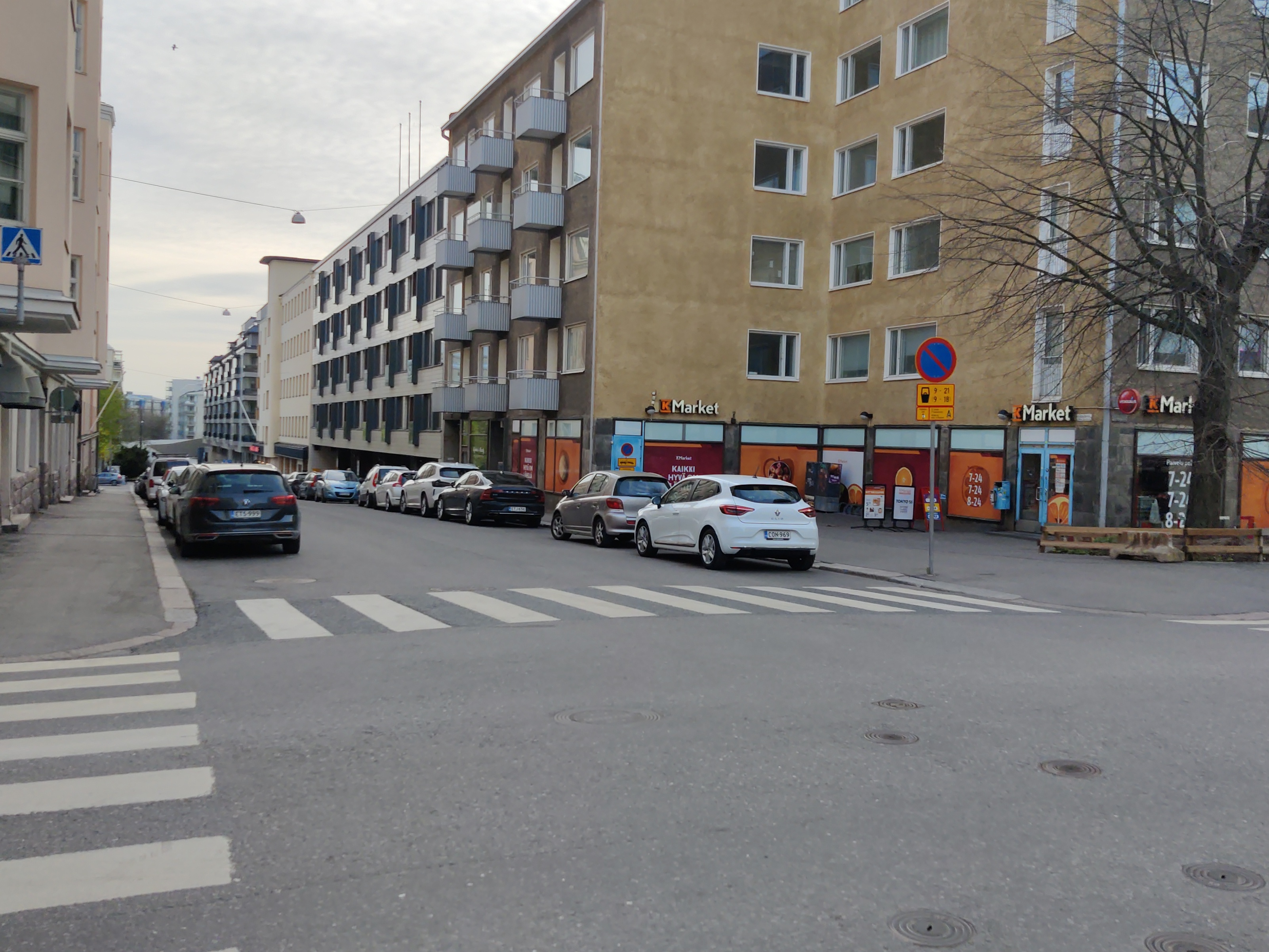 Eerikinkatu 39, 41, 43. Elannon pikamyymälä Eerikinkadulla. rephoto