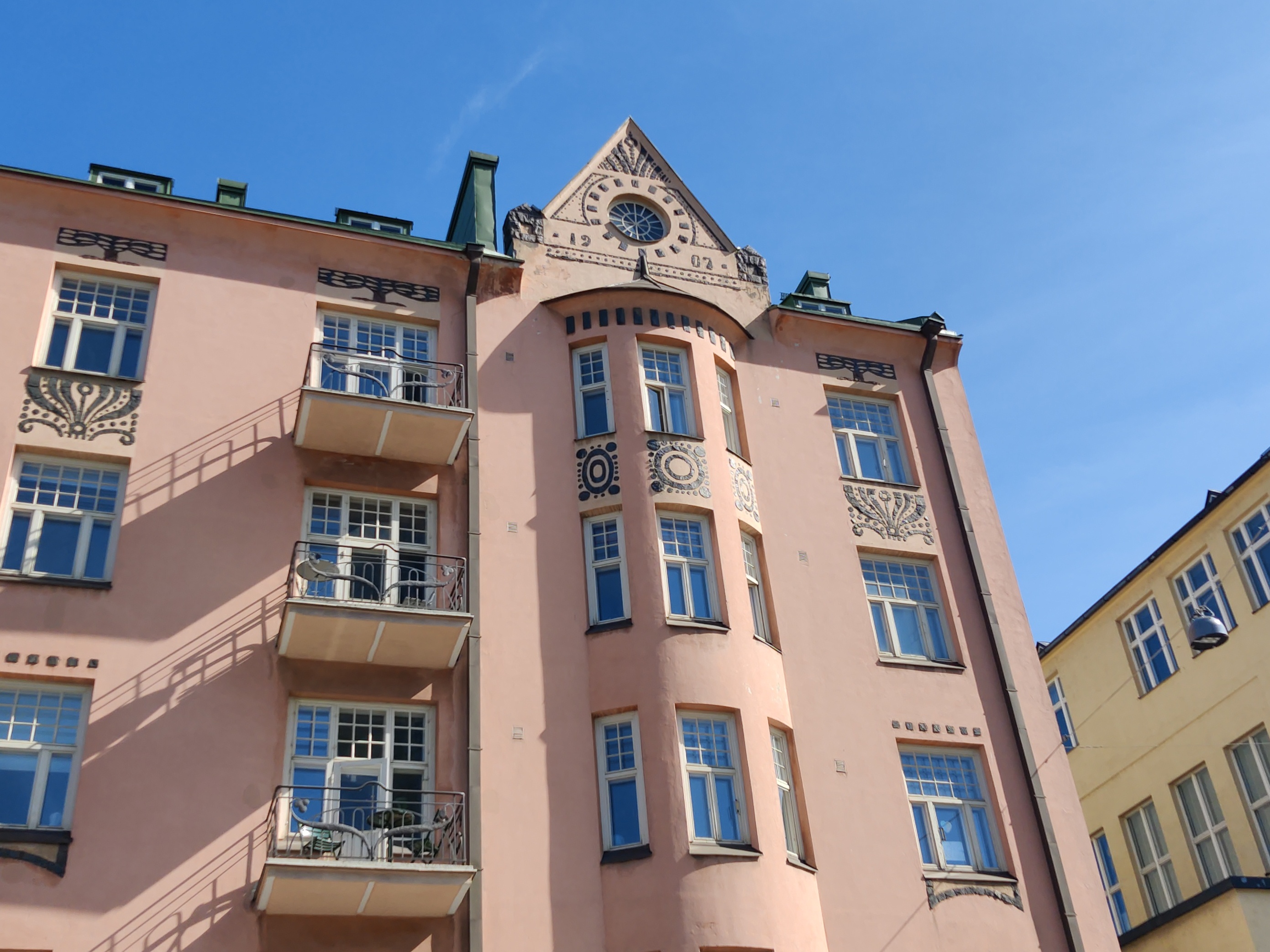 Asunto Oy Ihantola. Jugendtyylisen rakennuksen on suunnitellut O. E. Koskinen. Rakennus on valmistunut 1907. rephoto