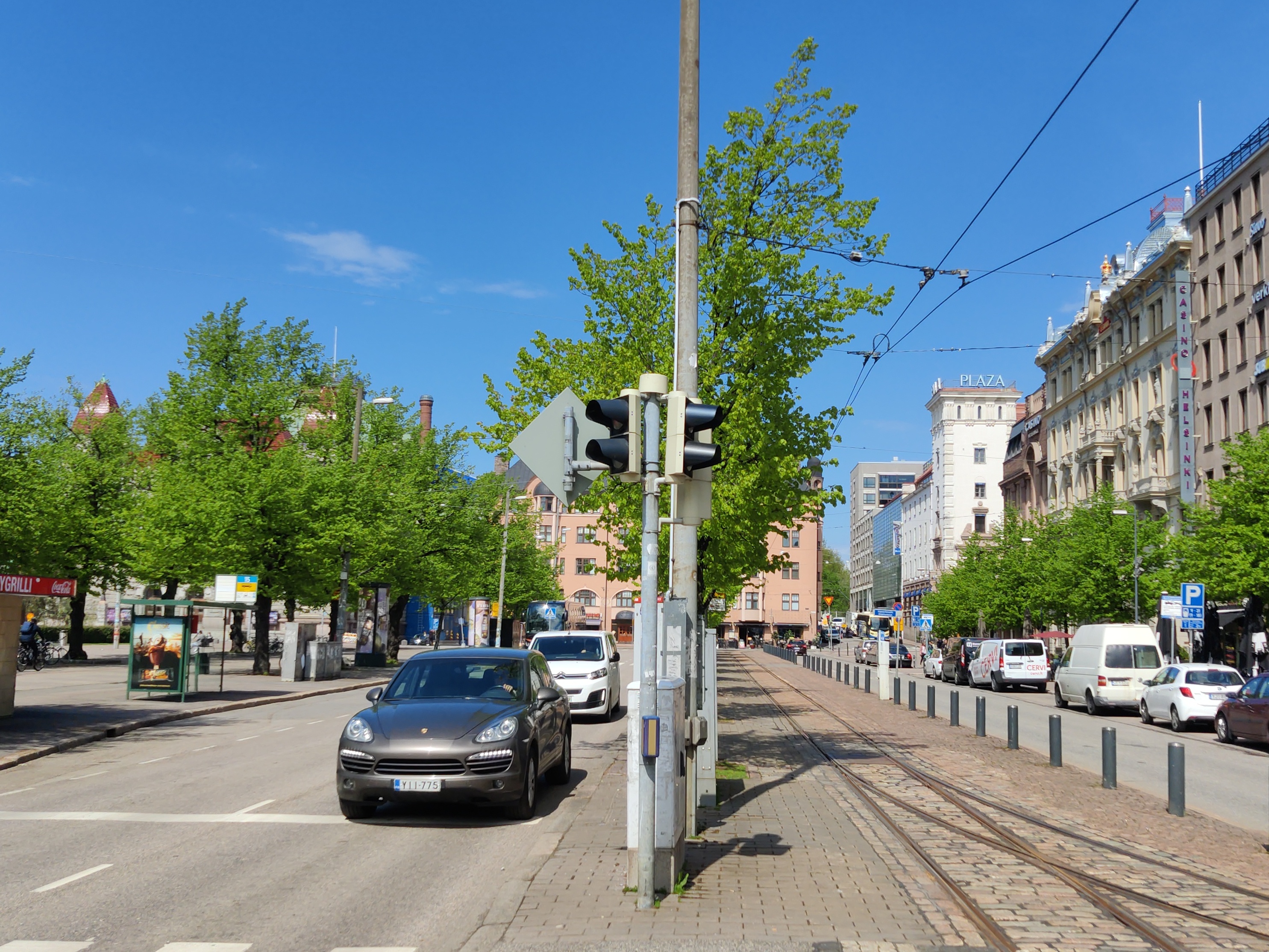 Torikauppaa Rautatientorilla ja vuokra-ajureita MIkonkadulla rephoto