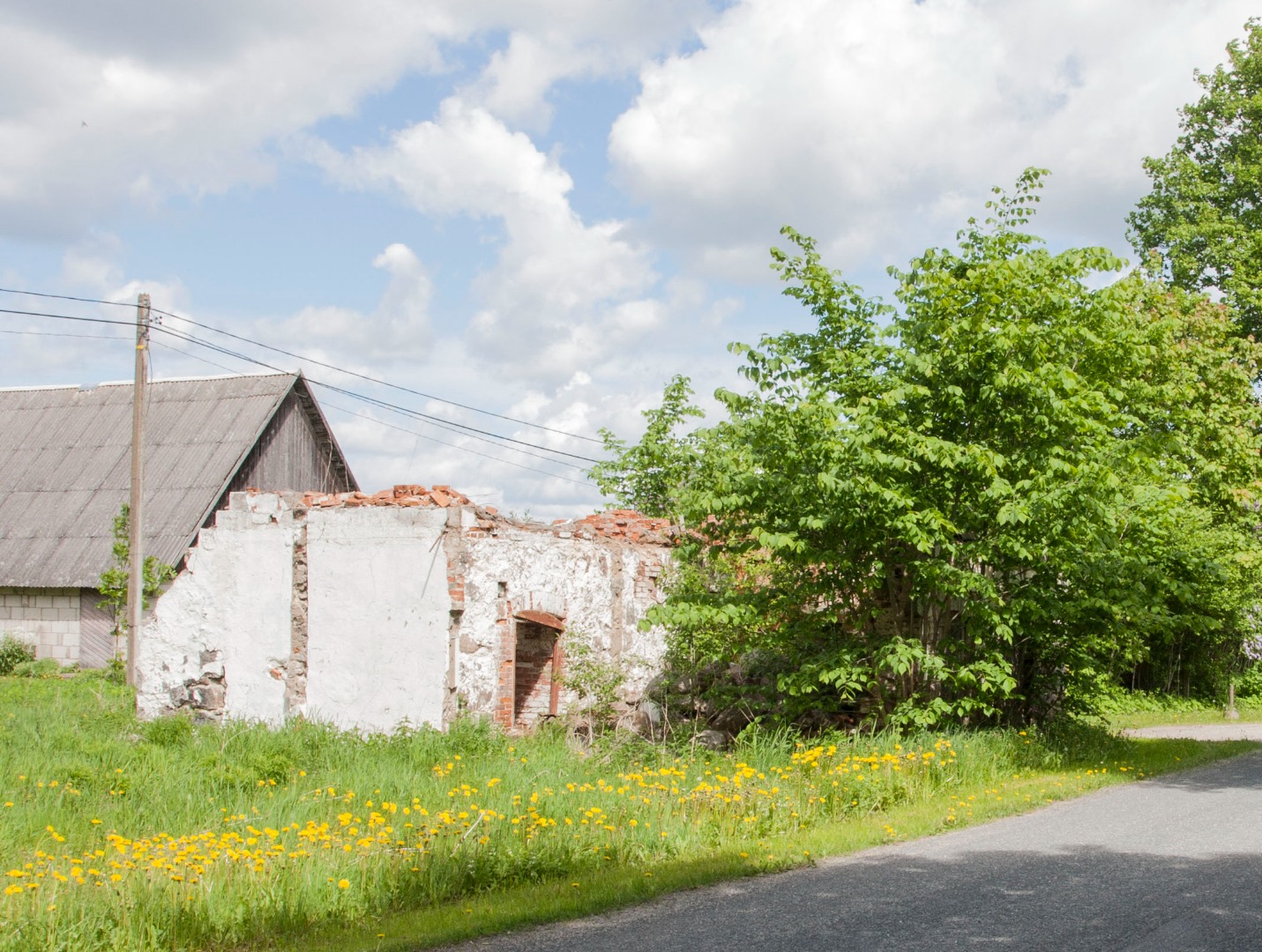 Photo, Villevere's former pastry in 1984. rephoto
