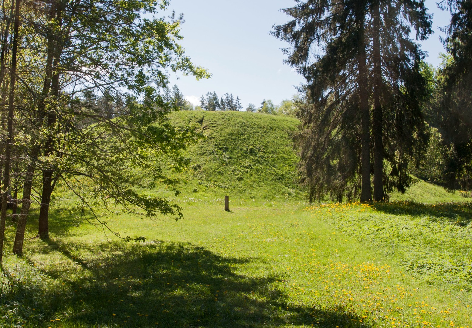 foto, Viljandimaa, Lõhavere linnamägi, 1977, foto E. Veliste rephoto