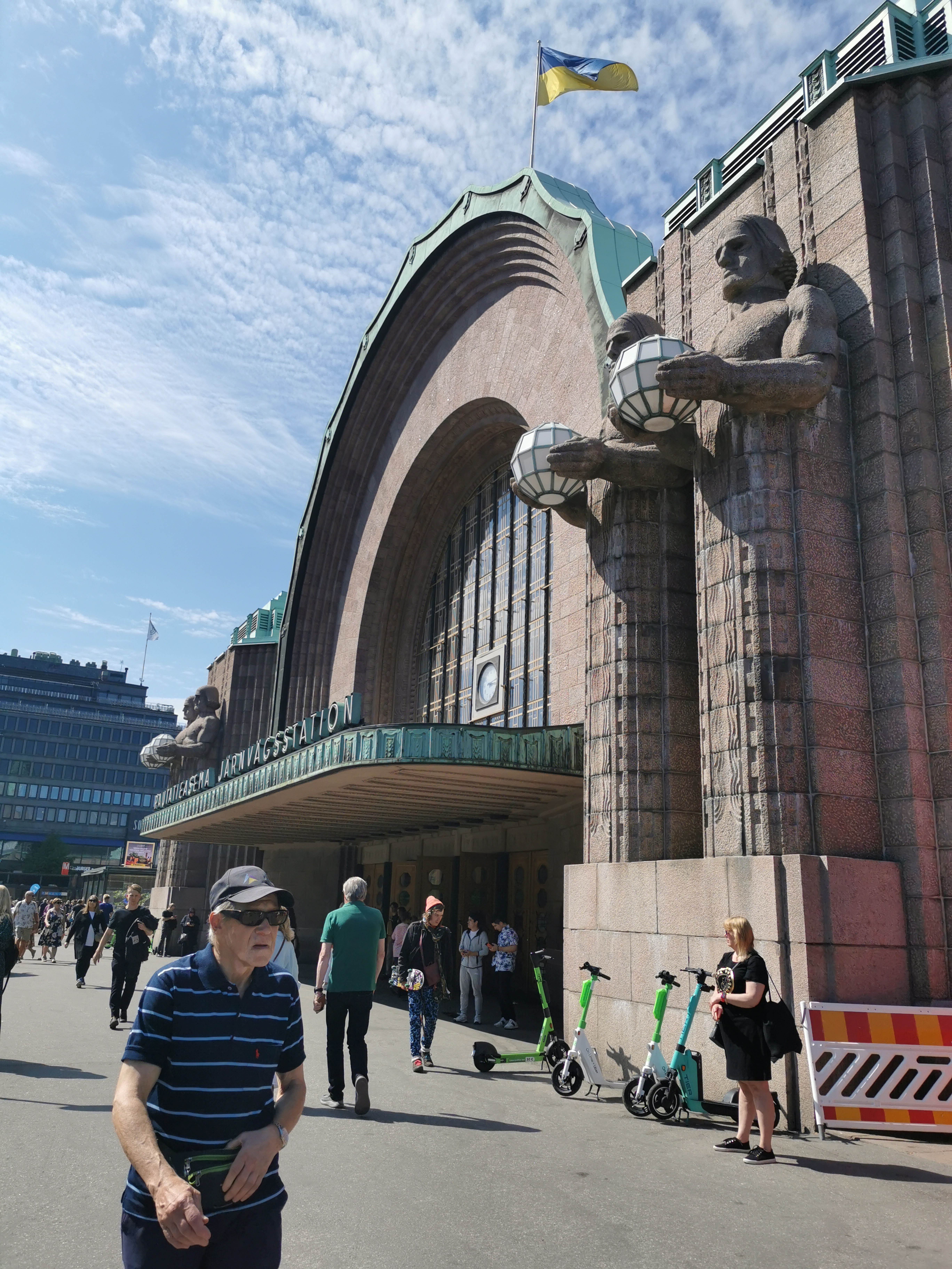 Rautatieasema, pääsisäänkäynti Kaivokadulla. rephoto