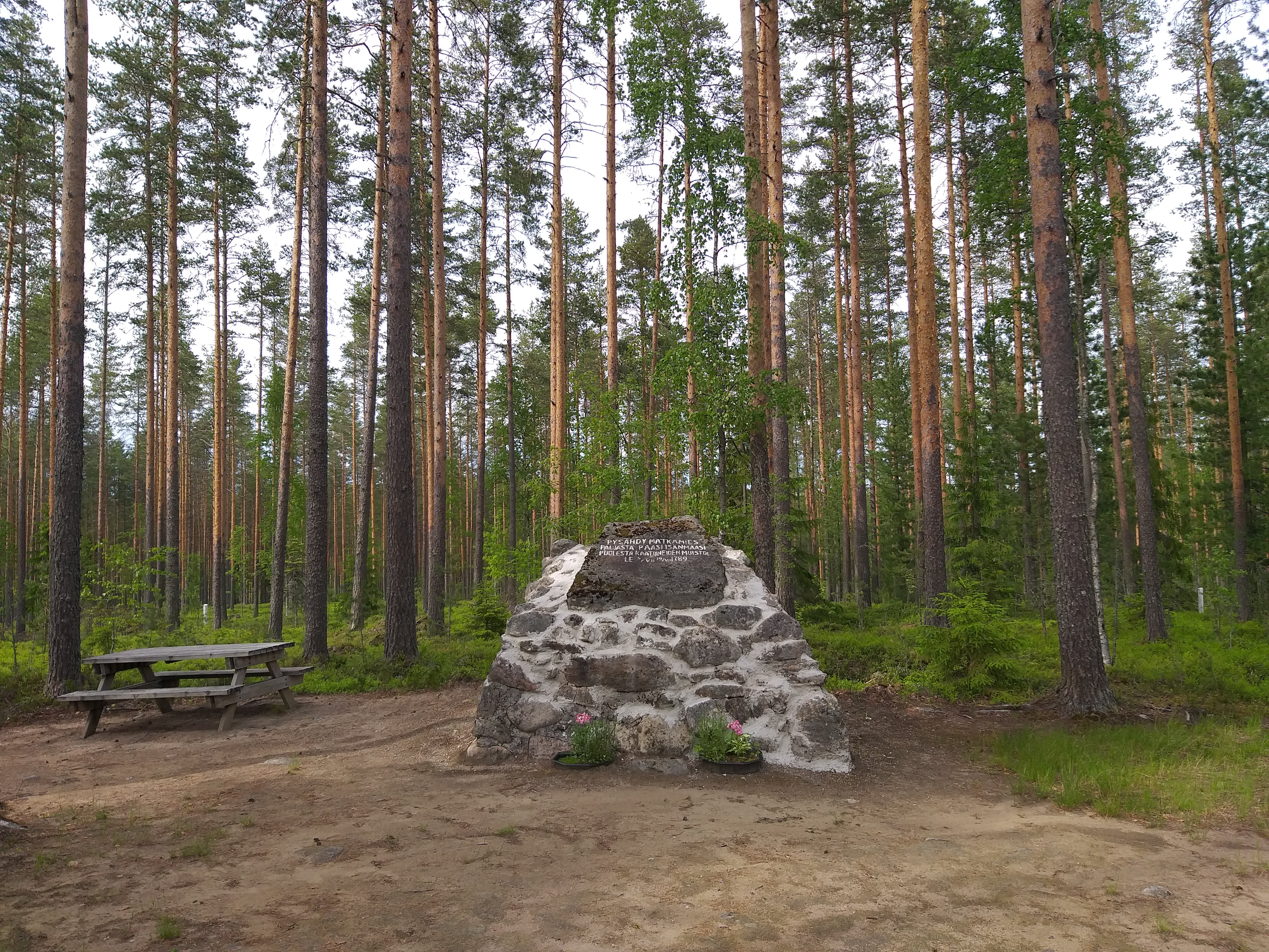 "Sairalanmäen sotilashaudan muistokivi rephoto