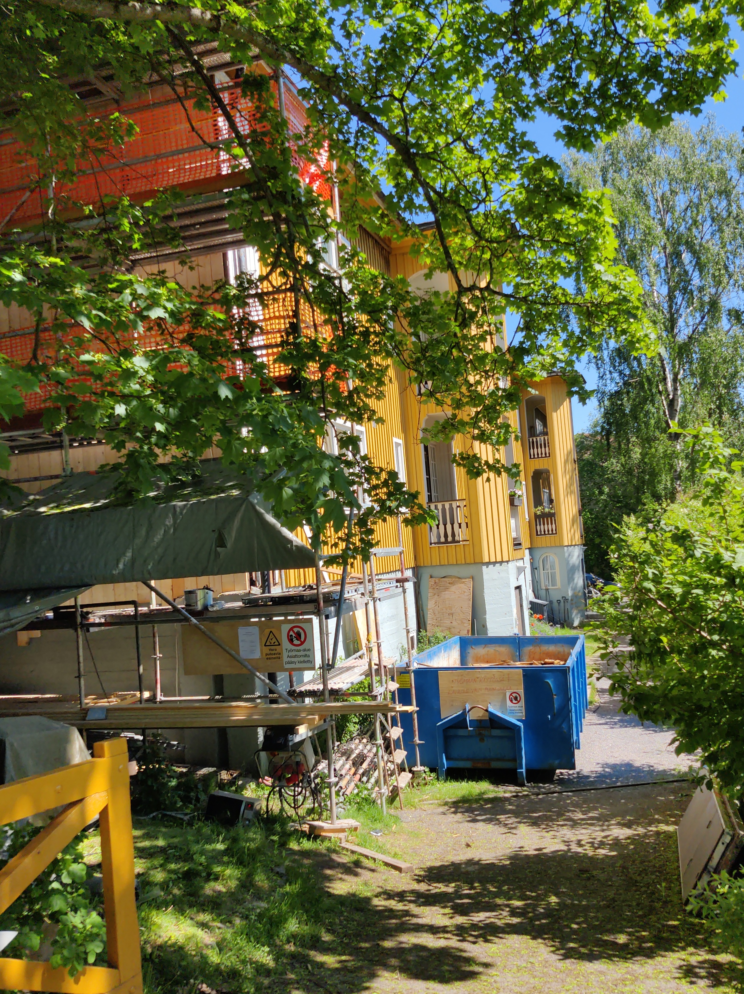 Käpylä, Kullervonkatu 22 (Arabiankatu 22) pihan puolelta. rephoto