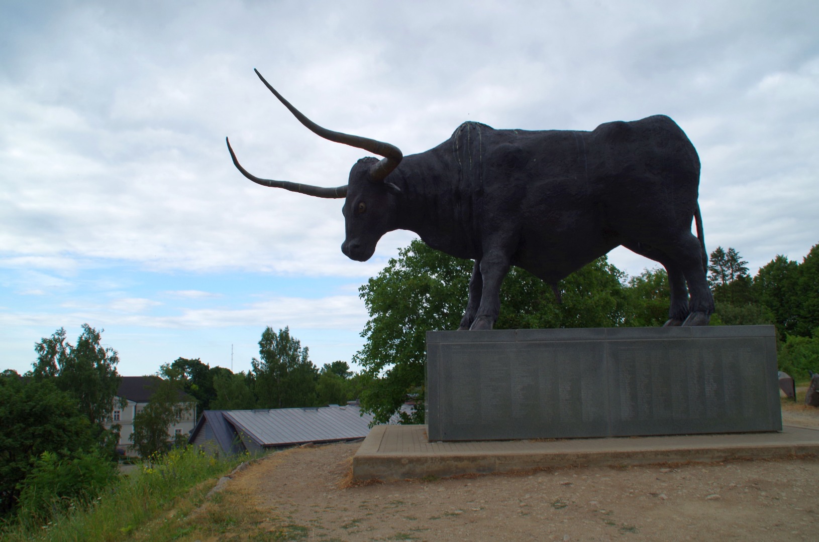 Rakvere Tarvas (2) - Rakvere Tarvas monument rephoto