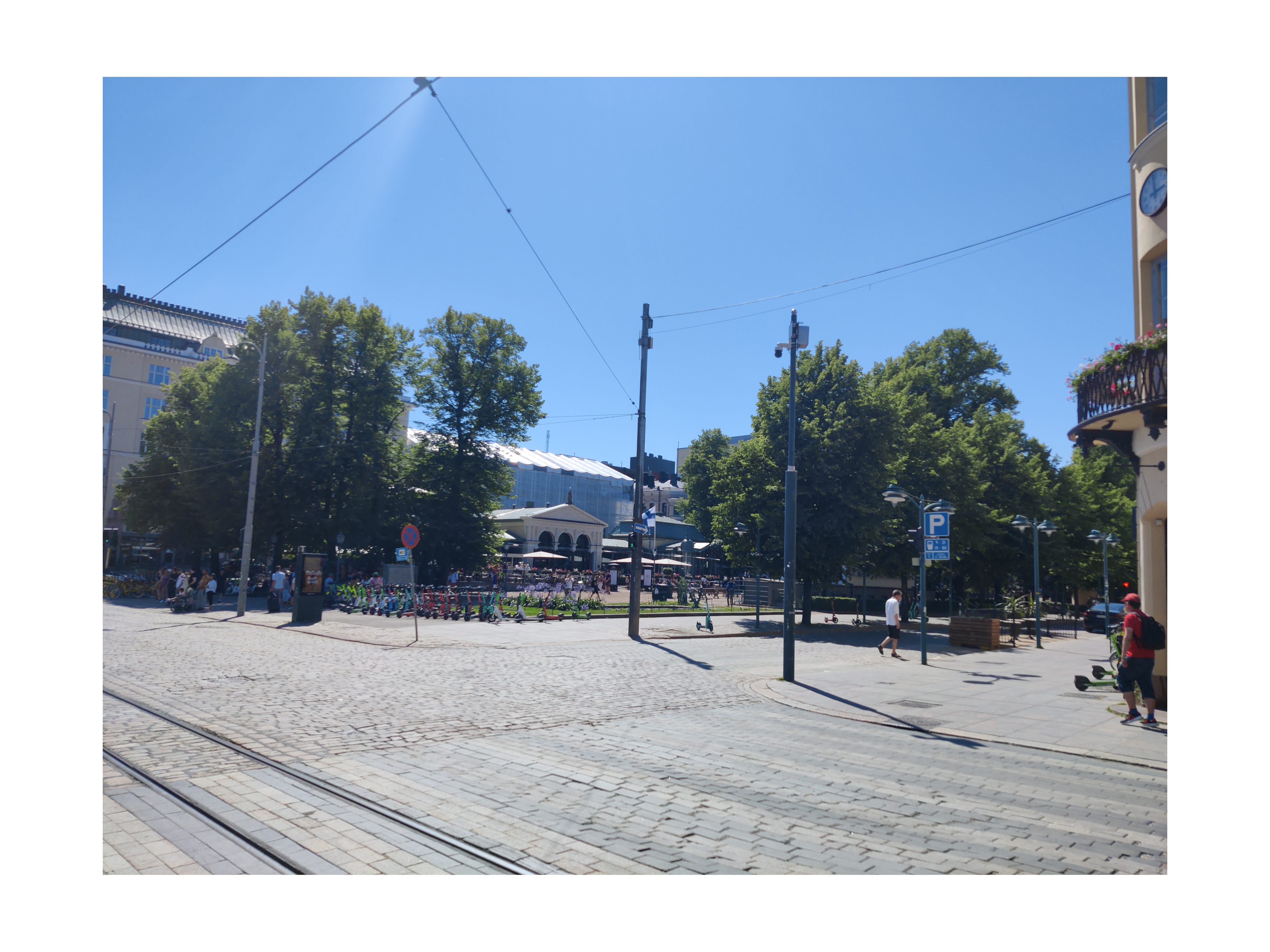 Esplanadi nähtynä Pohjoisesplanadin ja Unioninkadun kulmasta; grafiikka rephoto
