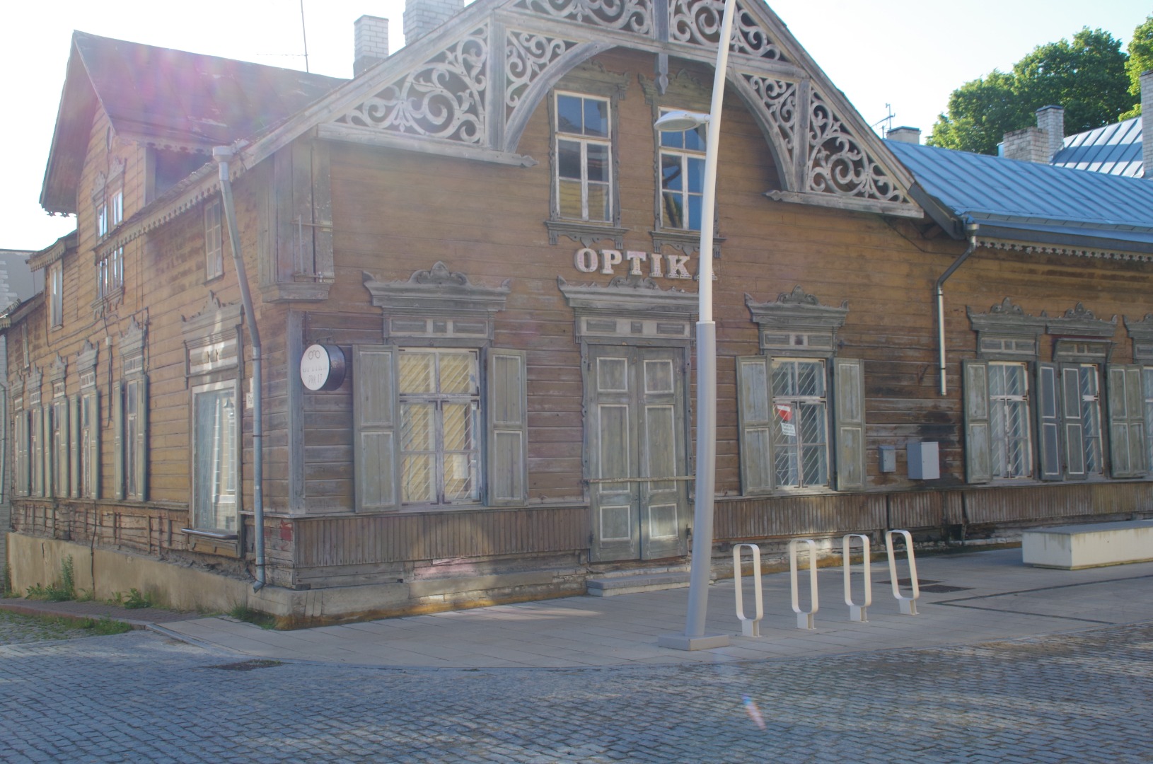 Optika house - Beautiful wooden building along Pikk tänav, in Rakvere's Old Town. rephoto