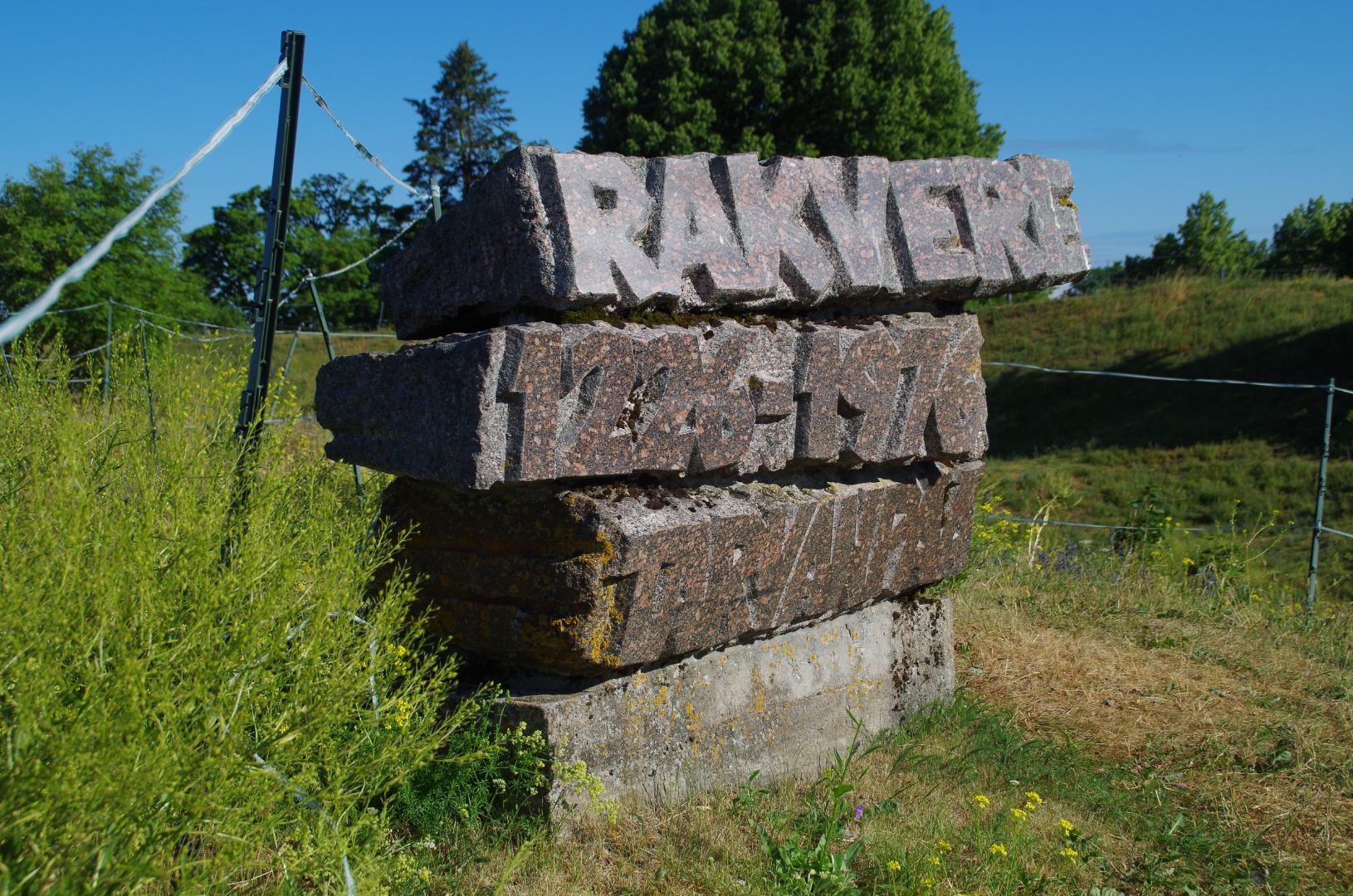 Rakvere, mälestuskivi Vallimäel rephoto