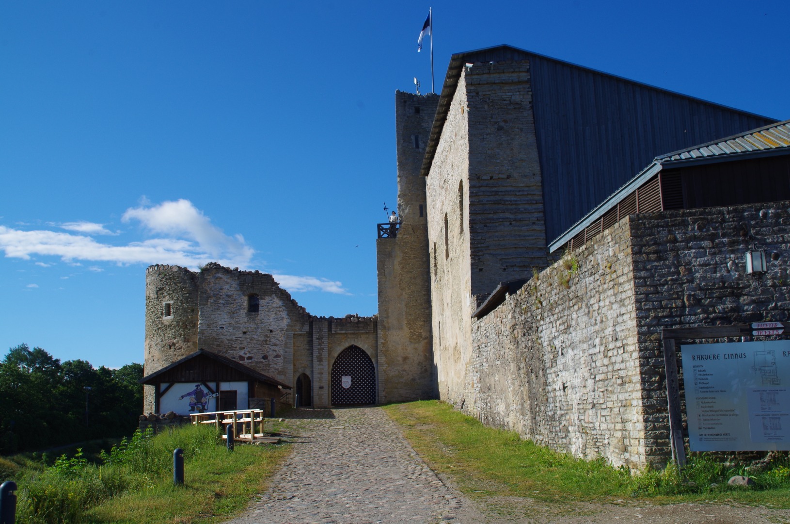 Rakvere castle outside in November - Outside one of the entrances to Rakvere Castle. In November, the tourist season has already ended and you can just watch it from the outside. rephoto