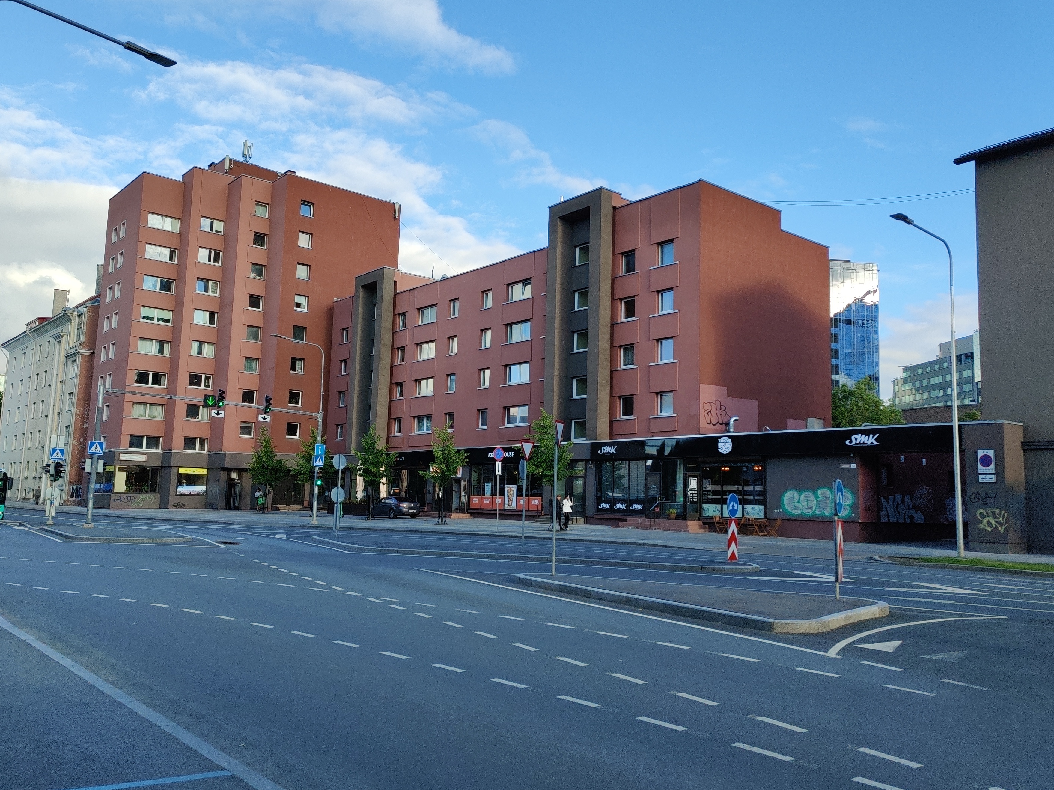 Äridega korterelamu Tallinnas, vaade hoonele rephoto