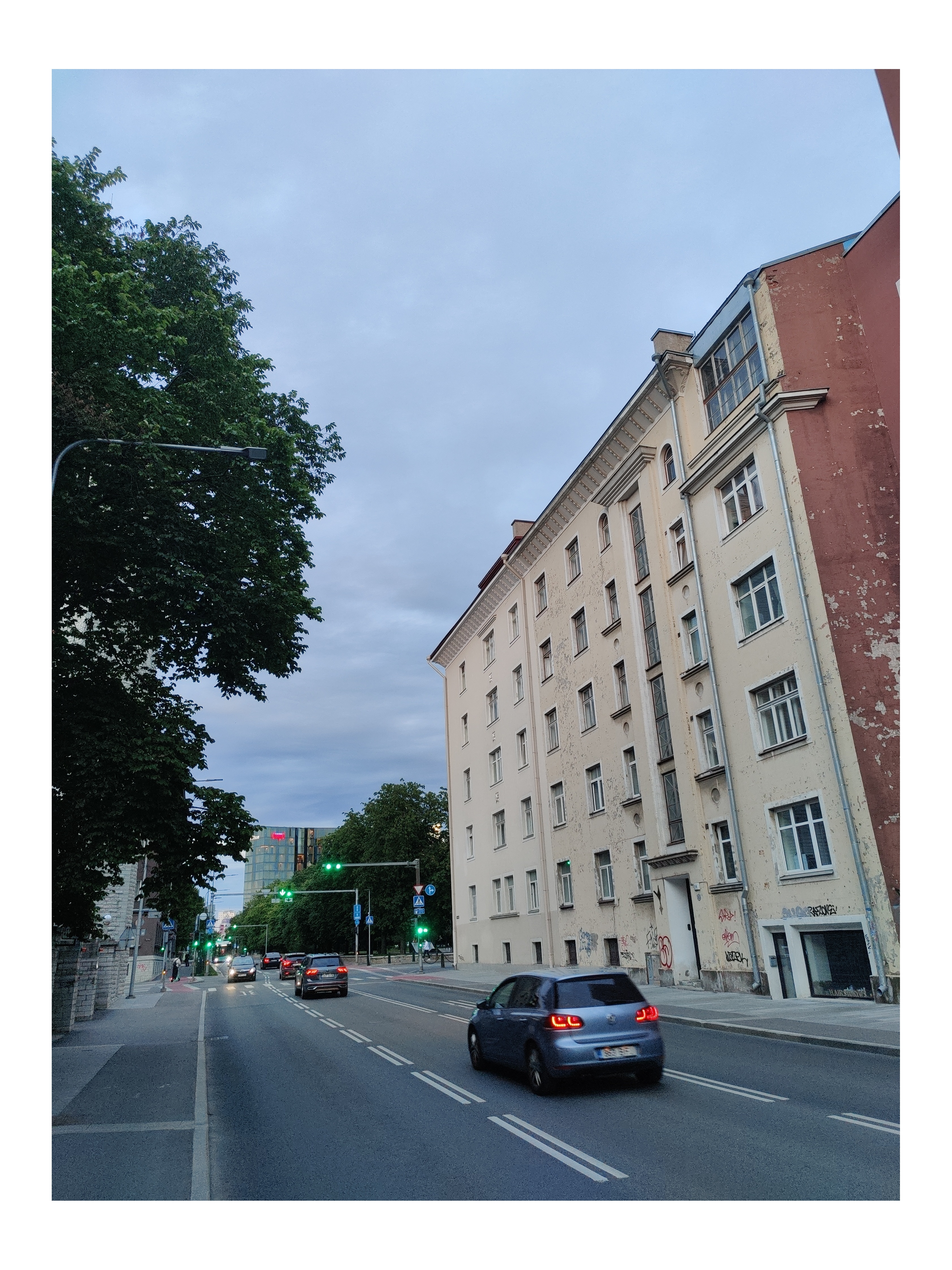 Tuletõrjehoone Tallinnas Raua tn, vaade Raua tänavalt. Arhitekt Herbert Johanson rephoto