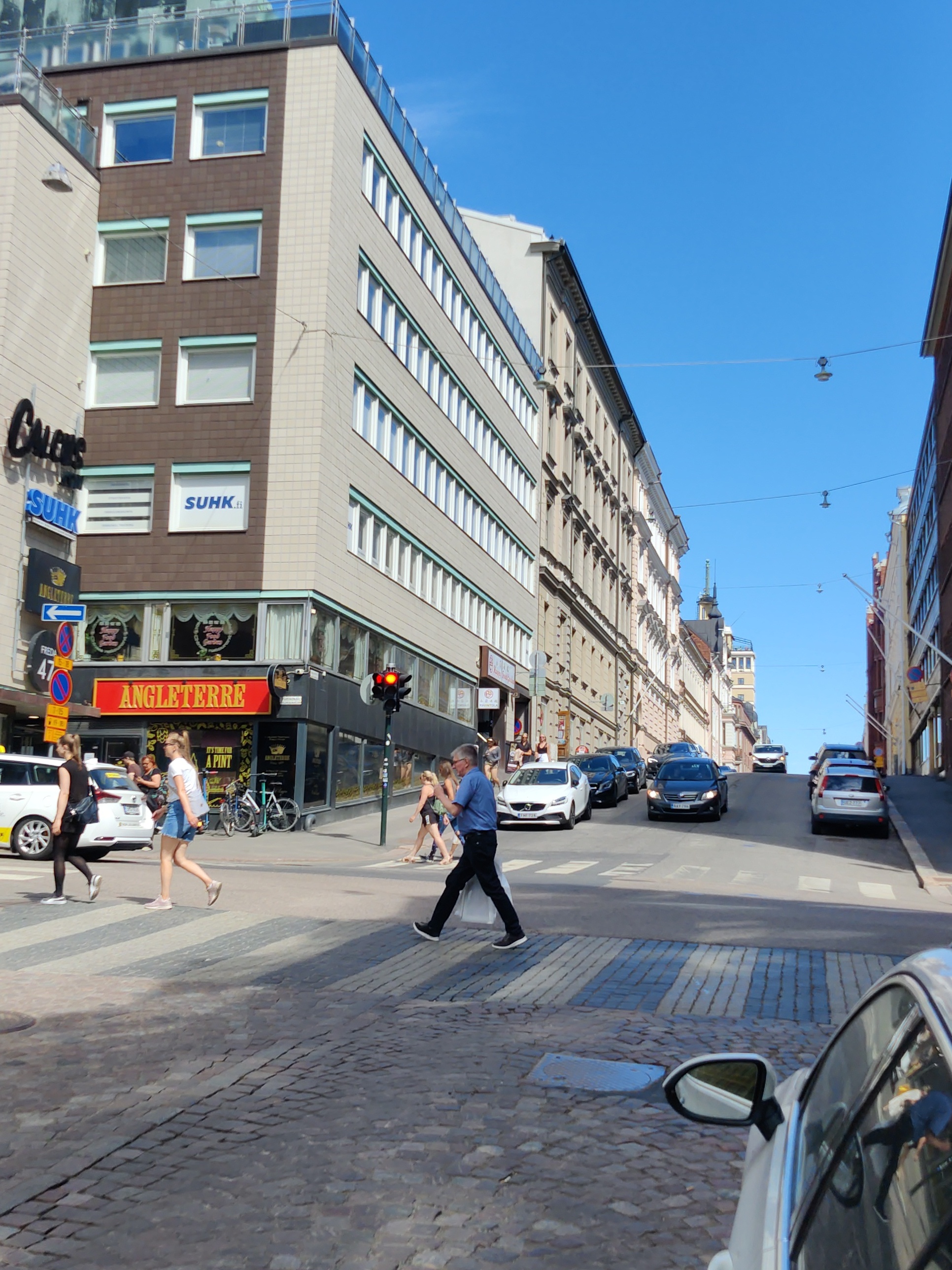 Kalevankadun ja Fredrikinkadun risteys. Taustalla näkyy Torni-hotelli. rephoto
