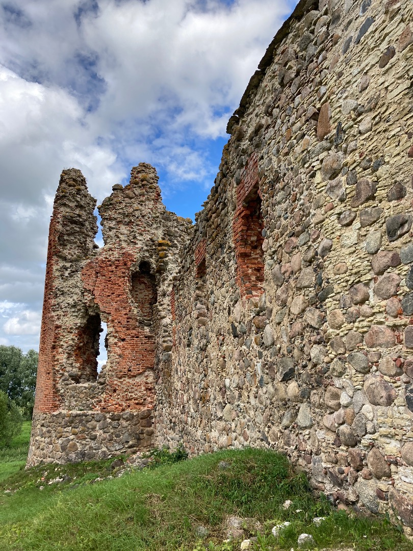 Ruins of the width of the castle rephoto